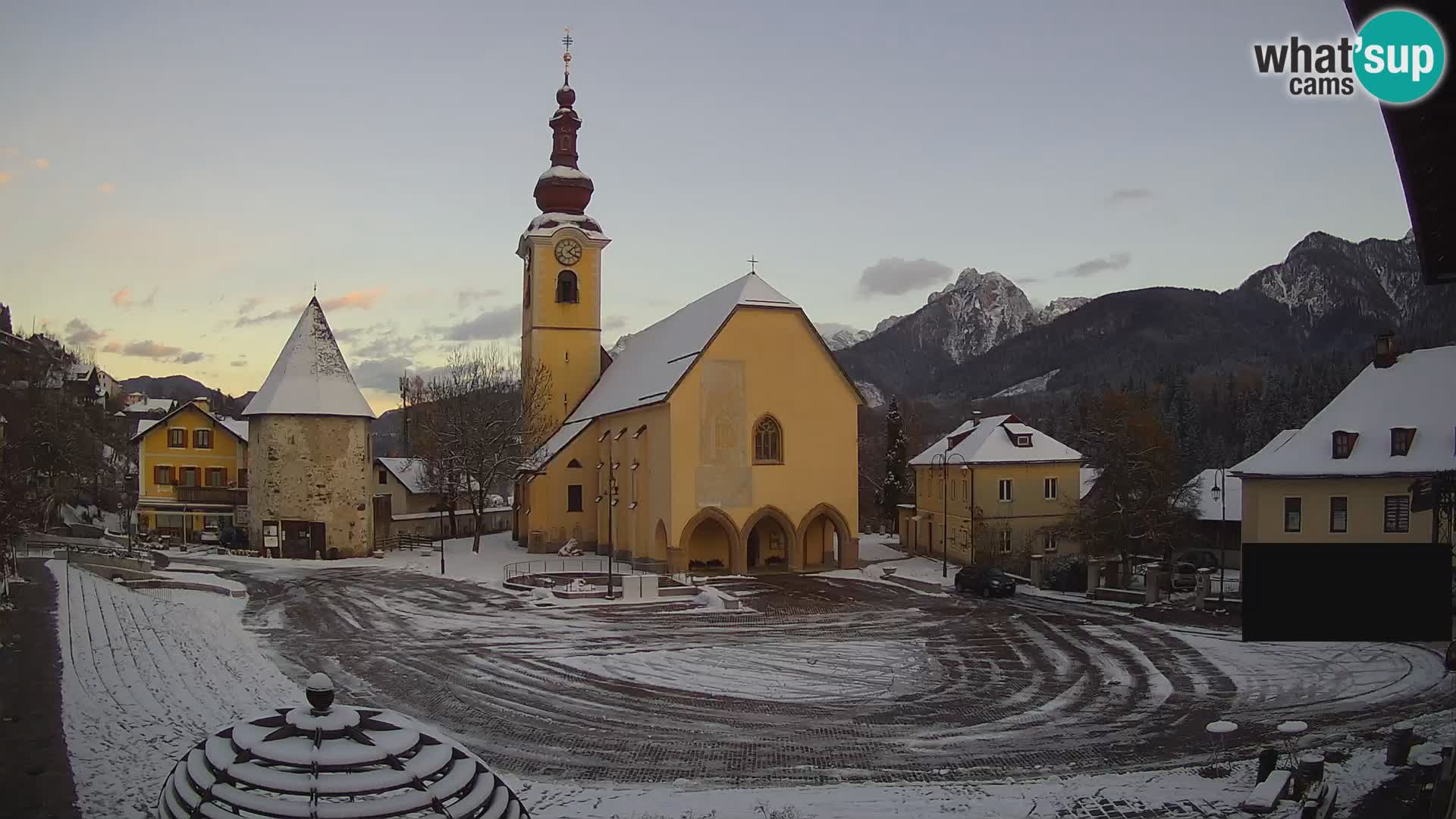 Tarvisio – plaza Unità / Iglesia SS.Pietro e Paolo Apostoli