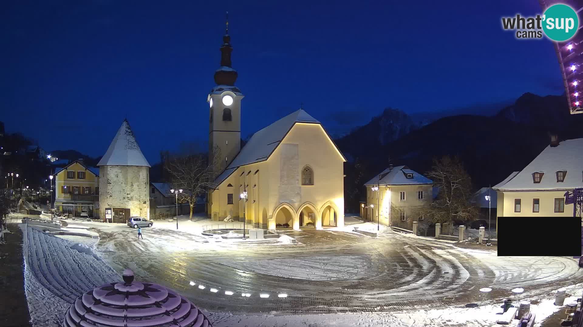 Tarvisio – plaza Unità / Iglesia SS.Pietro e Paolo Apostoli