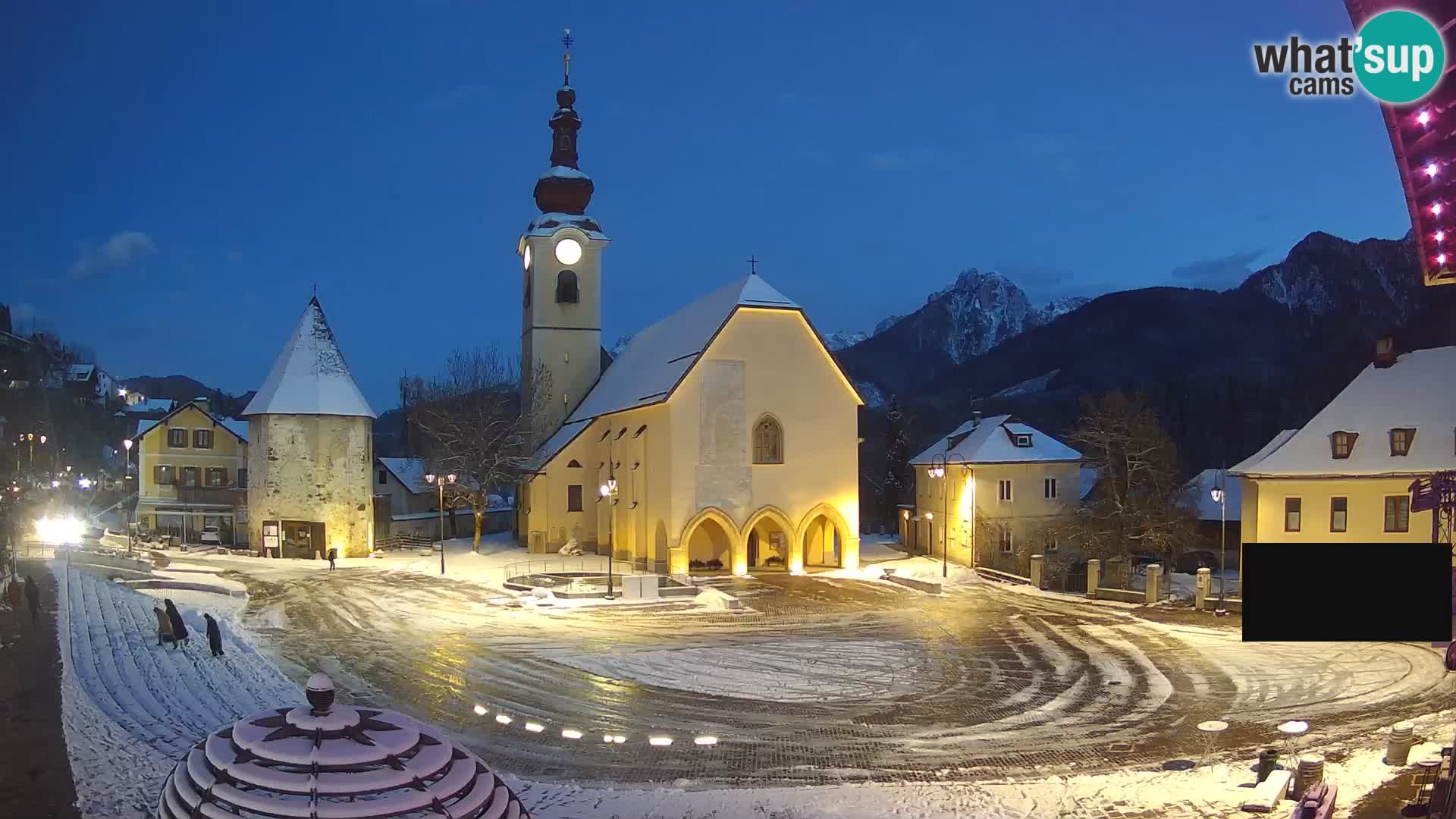 Tarvisio – plaza Unità / Iglesia SS.Pietro e Paolo Apostoli