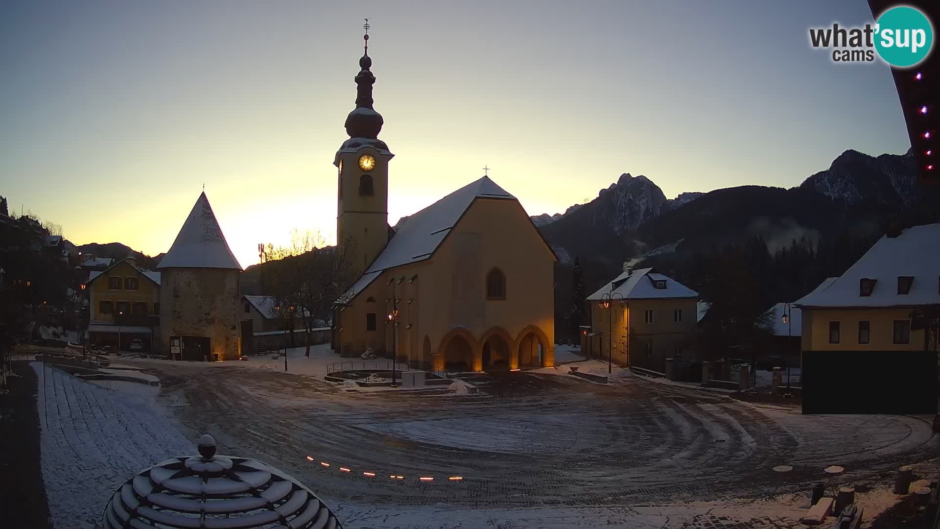 Tarvisio – plaza Unità / Iglesia SS.Pietro e Paolo Apostoli