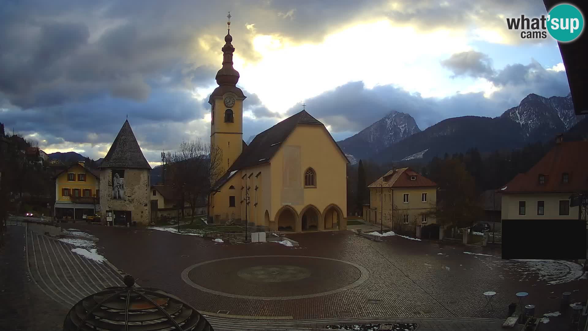 Tarvisio – plaza Unità / Iglesia SS.Pietro e Paolo Apostoli