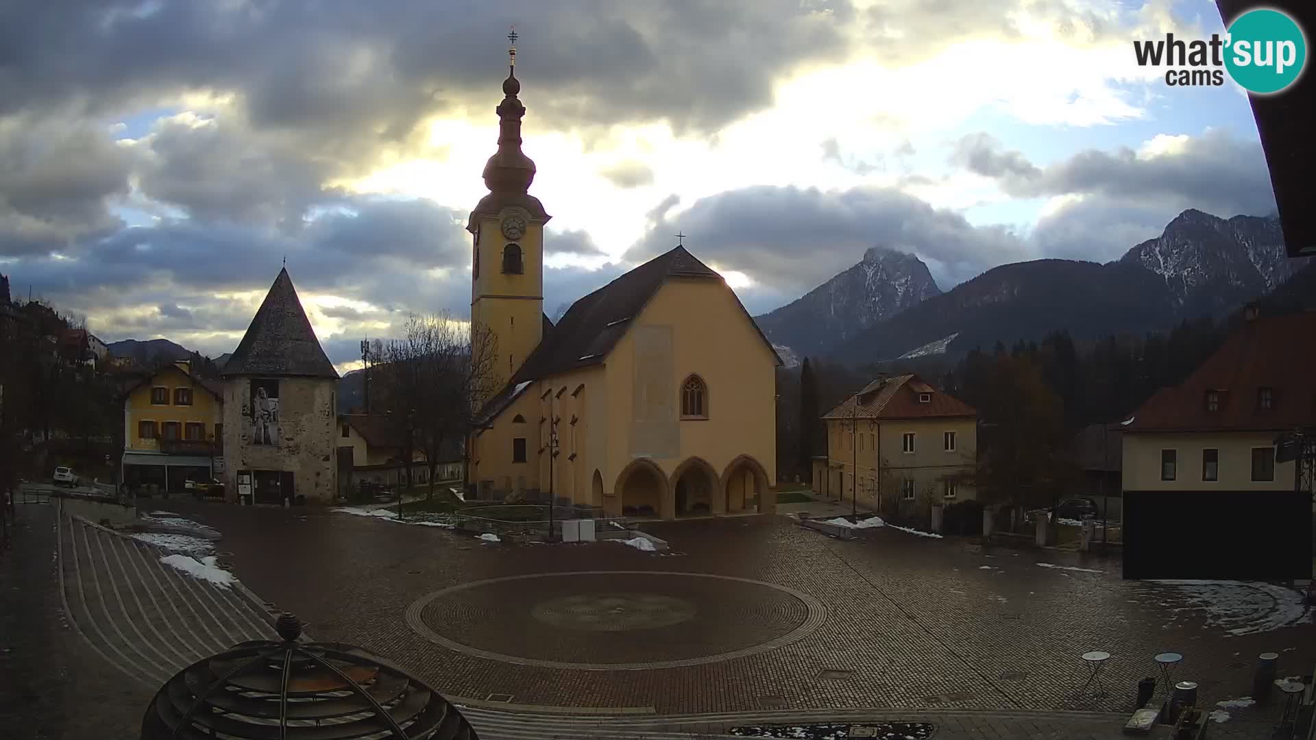 Tarvisio – plaza Unità / Iglesia SS.Pietro e Paolo Apostoli