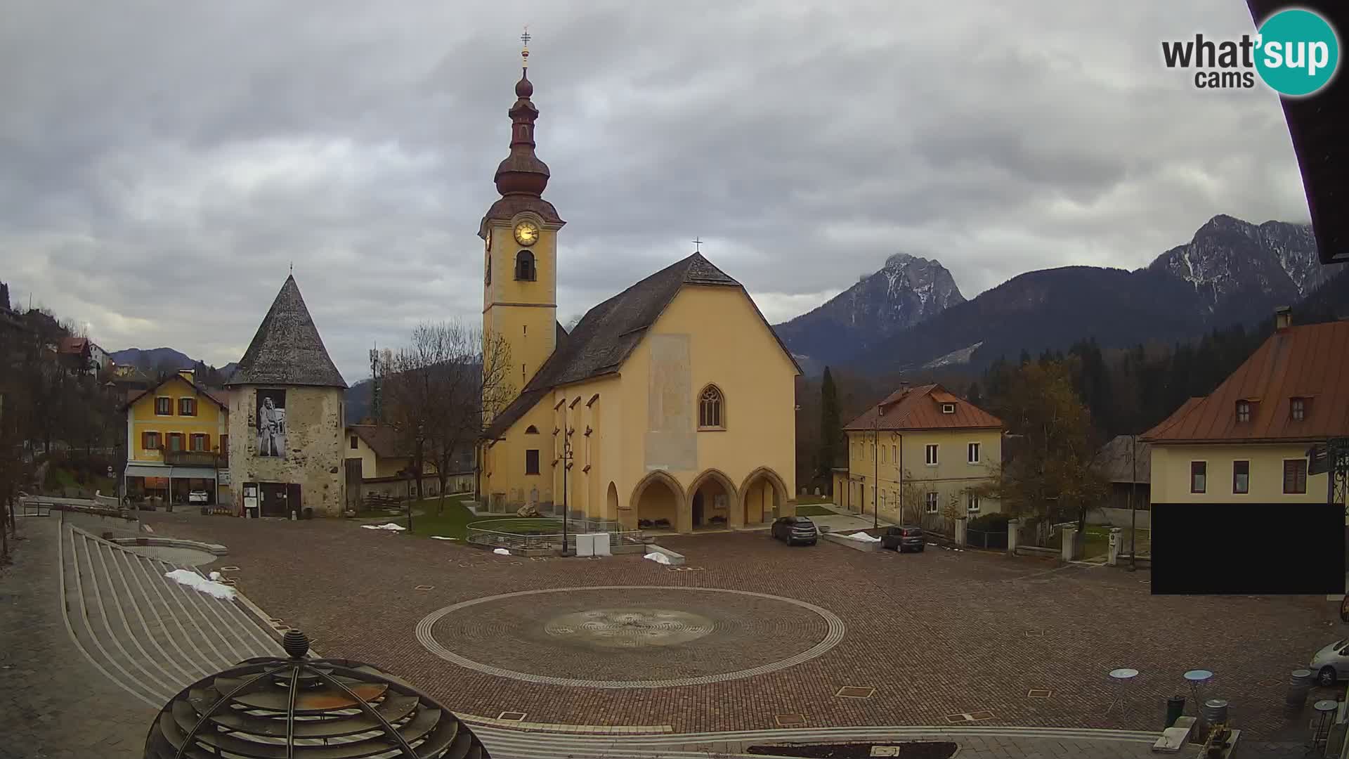 Tarvis – Platz Unità / Kirche SS.Pietro und Paolo Apostoli