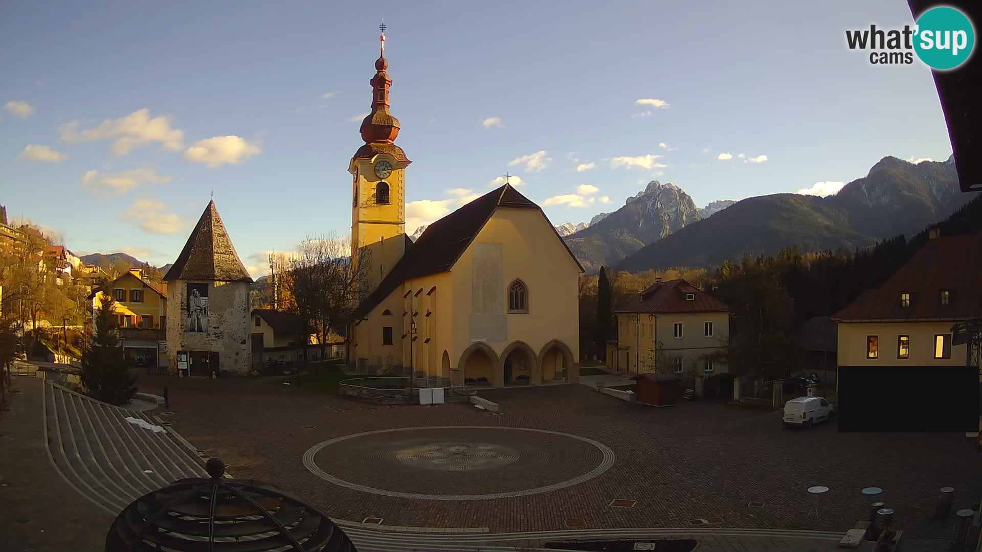 Tarvis – Platz Unità / Kirche SS.Pietro und Paolo Apostoli