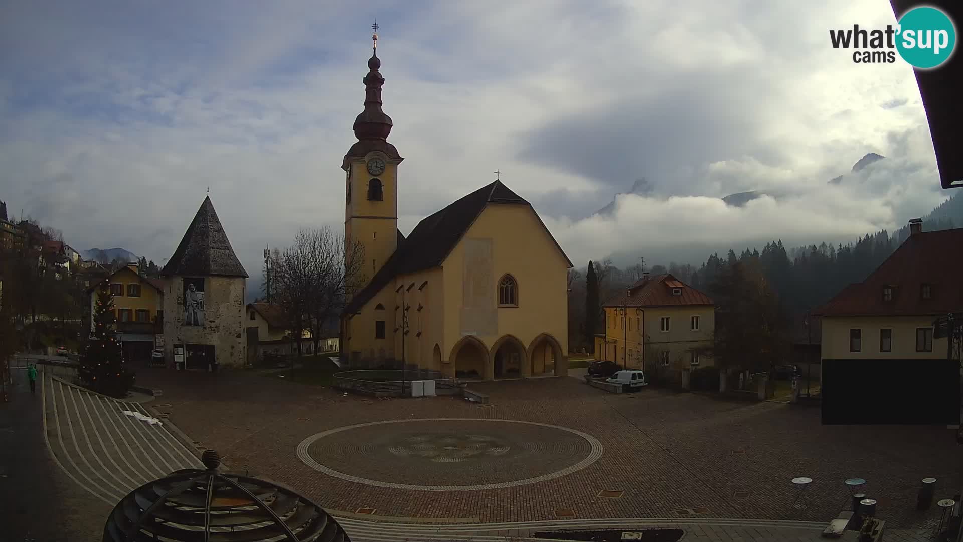 Tarvis – Platz Unità / Kirche SS.Pietro und Paolo Apostoli