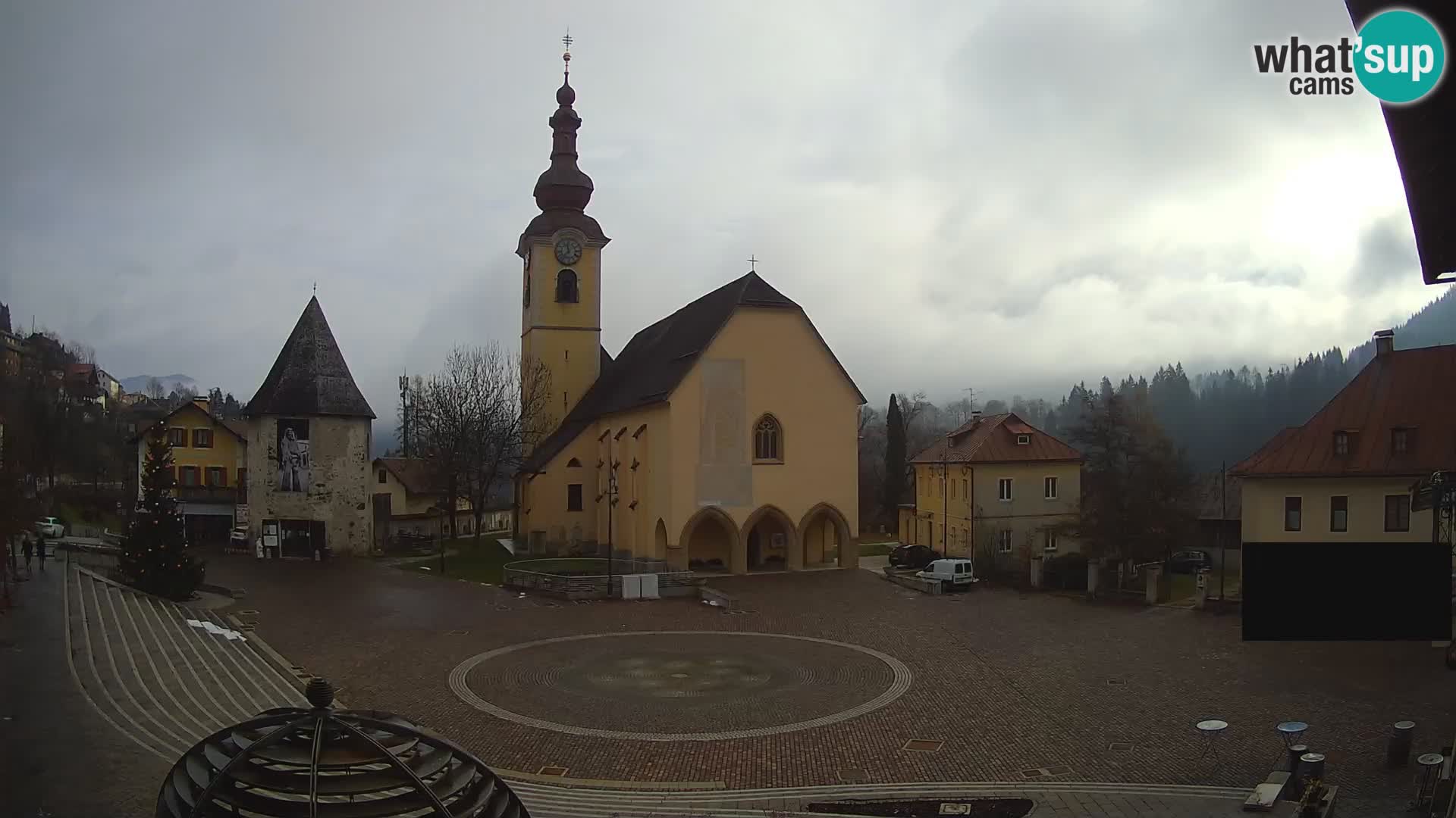 Tarvis – Platz Unità / Kirche SS.Pietro und Paolo Apostoli