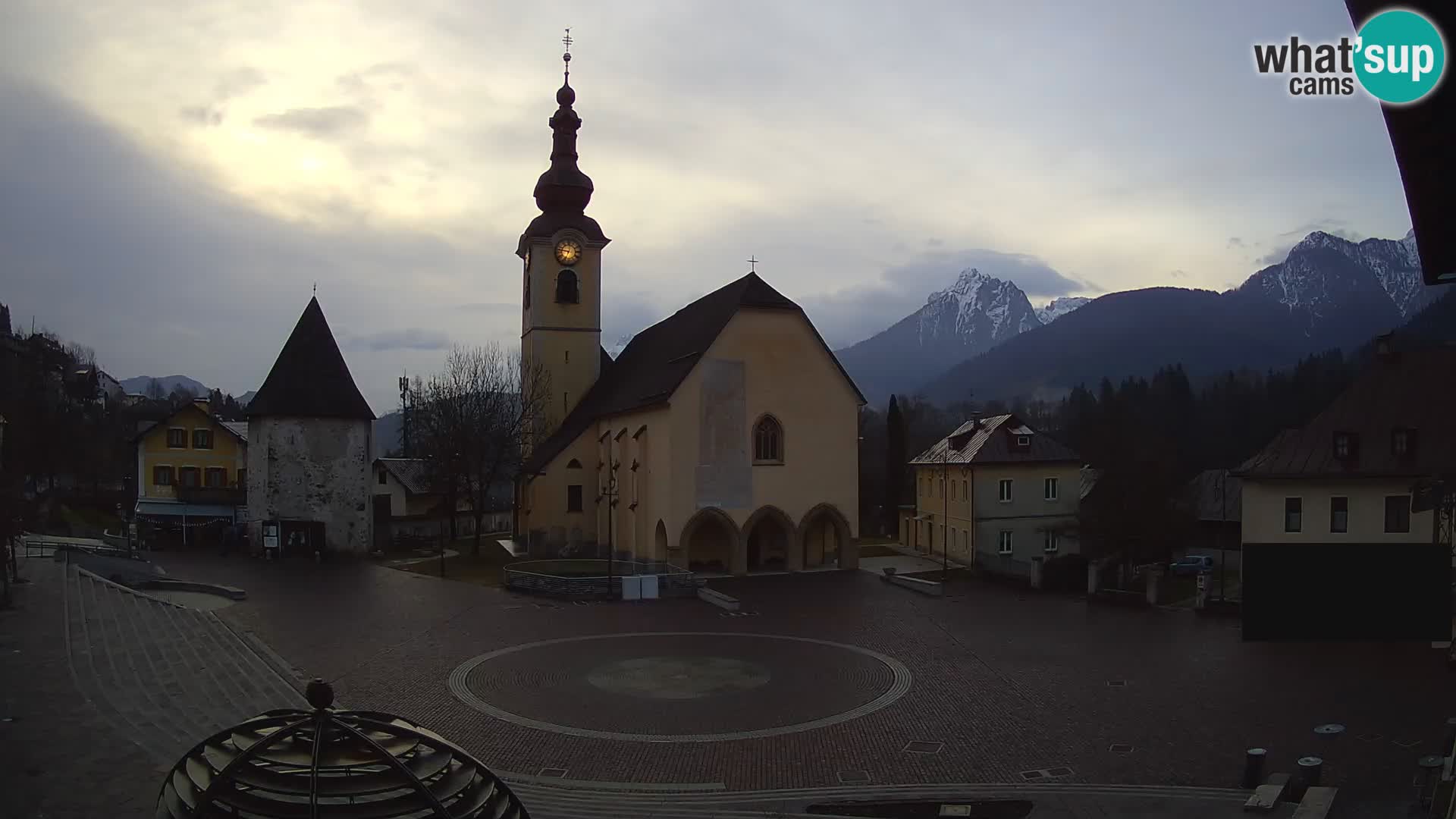 Tarvis – Platz Unità / Kirche SS.Pietro und Paolo Apostoli