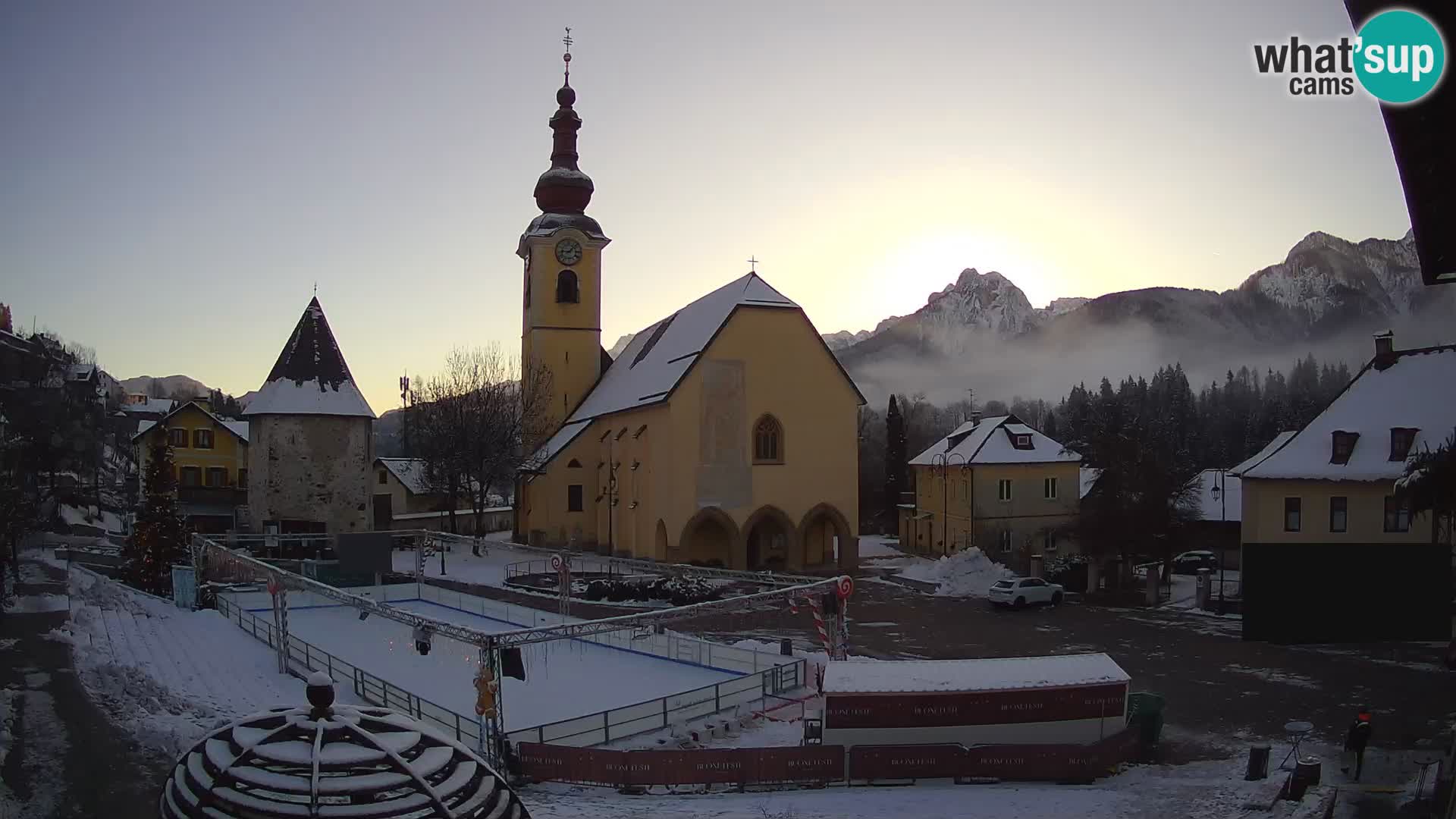 Tarvisio – plaza Unità / Iglesia SS.Pietro e Paolo Apostoli