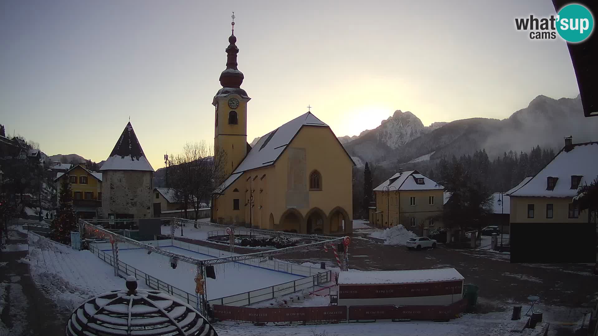 Tarvis – Platz Unità / Kirche SS.Pietro und Paolo Apostoli