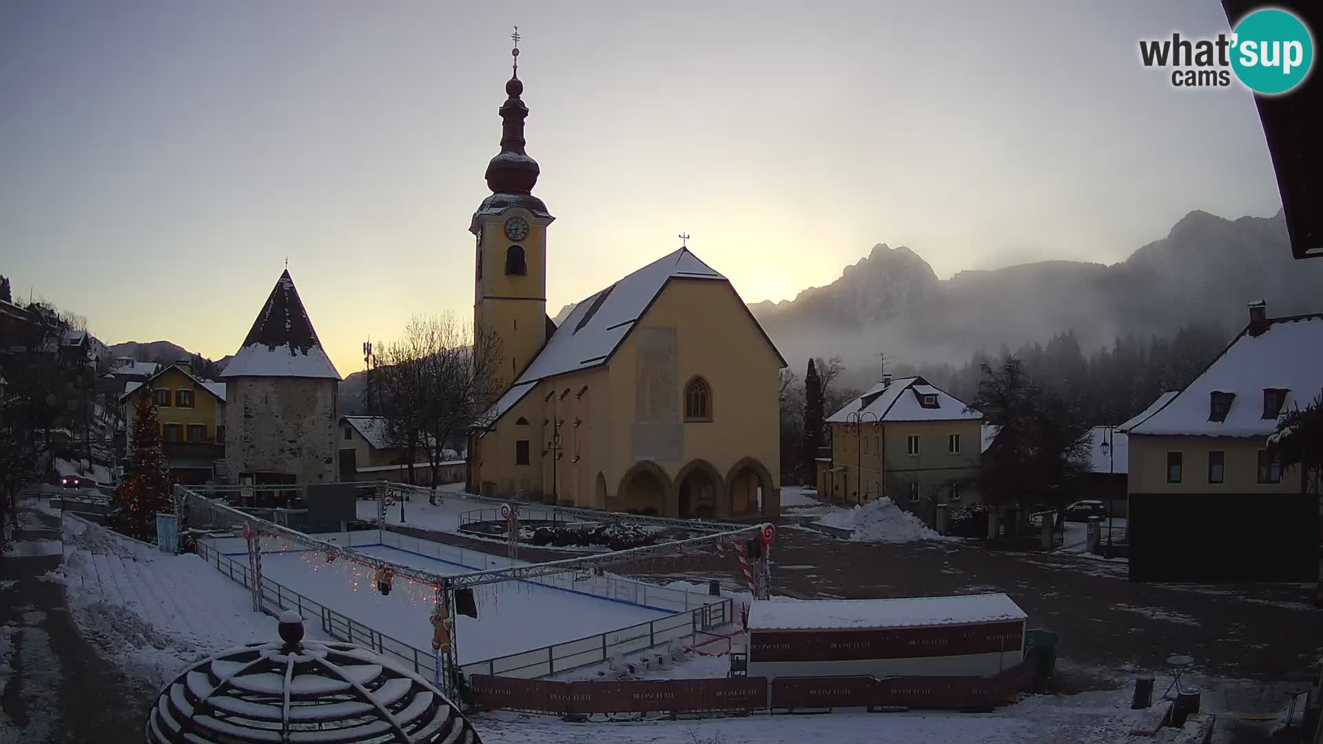 Tarvis – Platz Unità / Kirche SS.Pietro und Paolo Apostoli