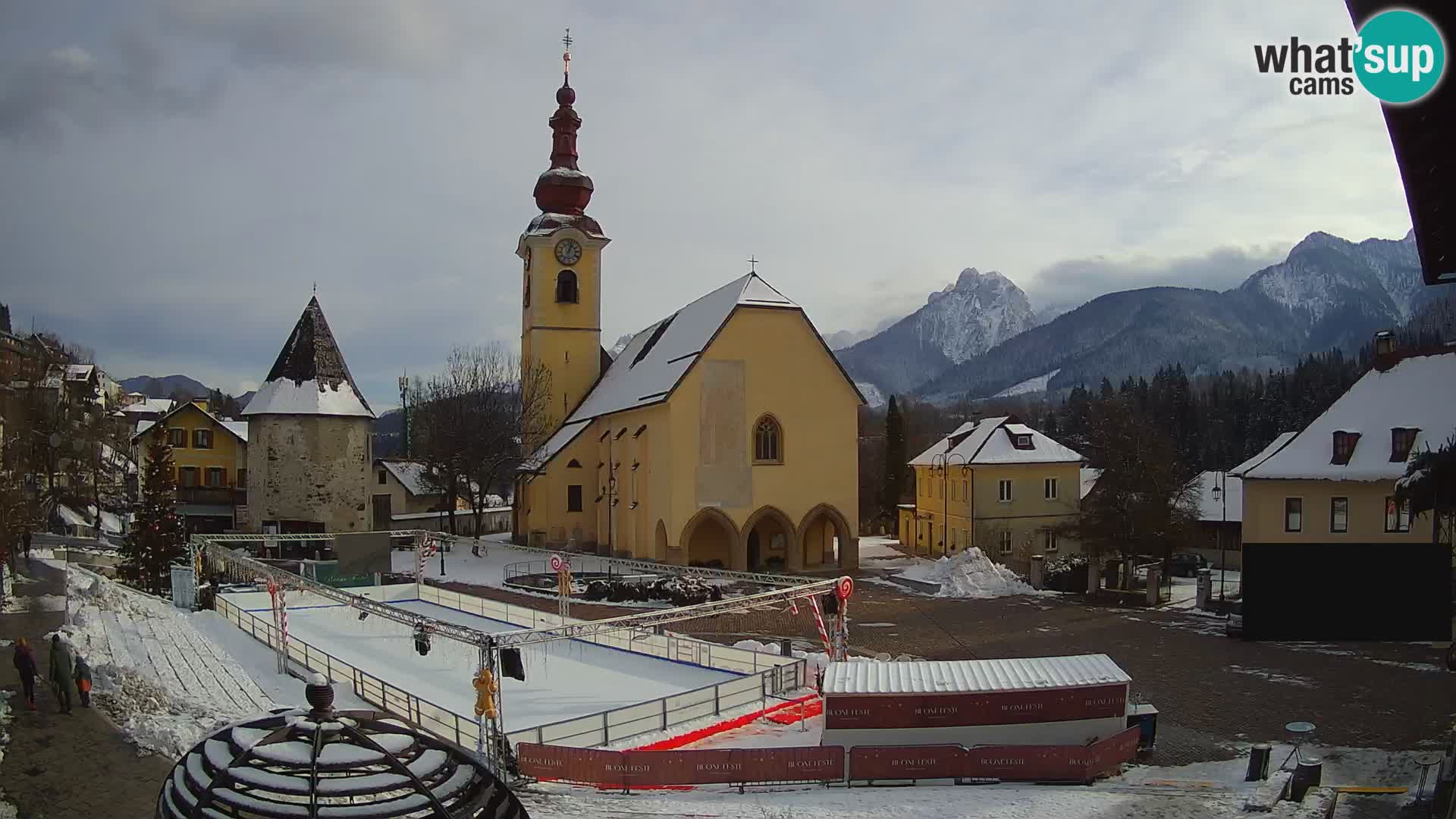 Tarvis – Platz Unità / Kirche SS.Pietro und Paolo Apostoli