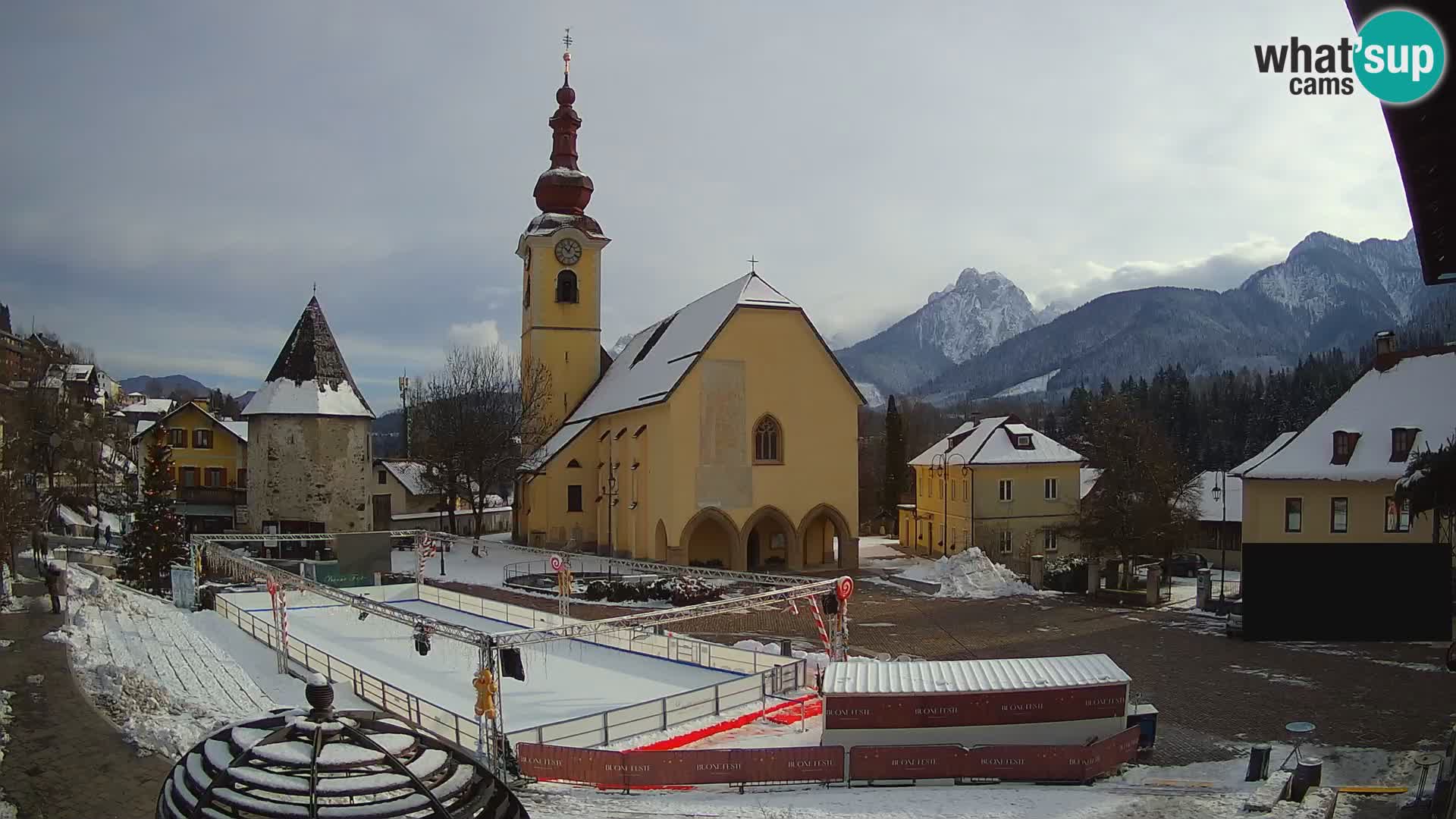 Tarvis – Platz Unità / Kirche SS.Pietro und Paolo Apostoli