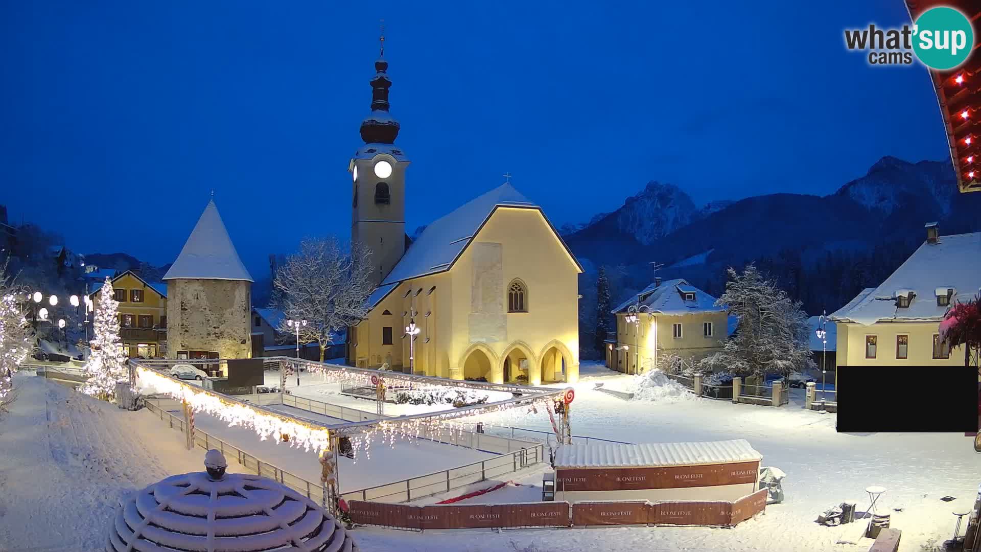 Tarvis – Platz Unità / Kirche SS.Pietro und Paolo Apostoli