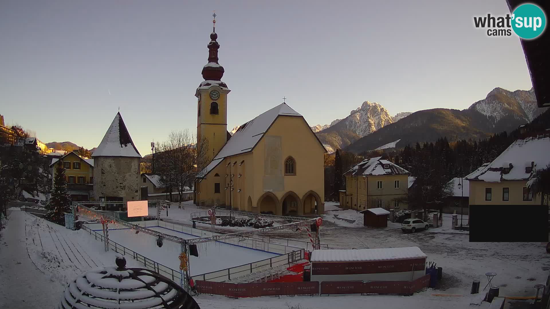 Tarvisio – plaza Unità / Iglesia SS.Pietro e Paolo Apostoli