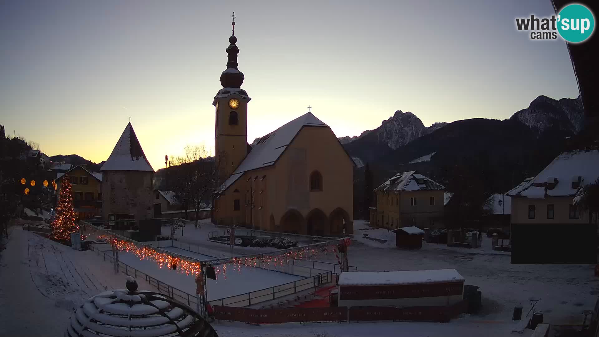 Tarvis – Platz Unità / Kirche SS.Pietro und Paolo Apostoli