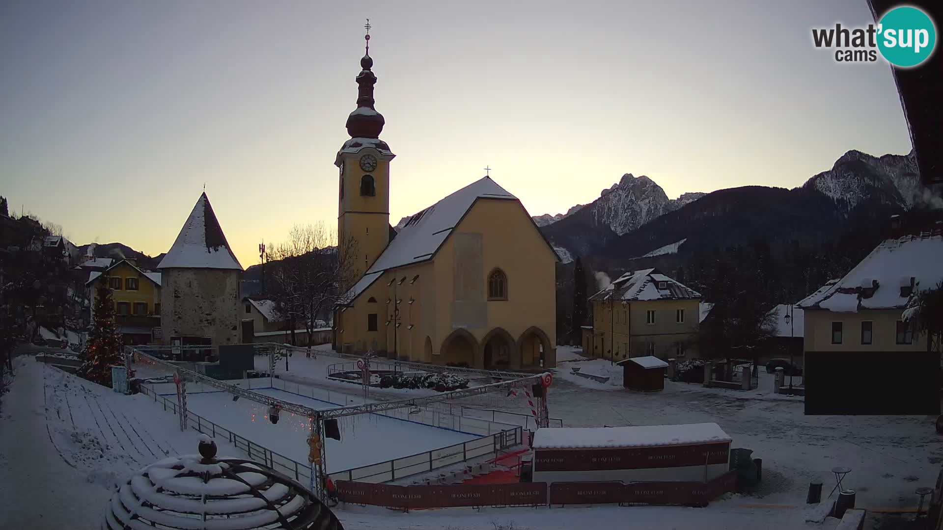 Tarvisio – plaza Unità / Iglesia SS.Pietro e Paolo Apostoli