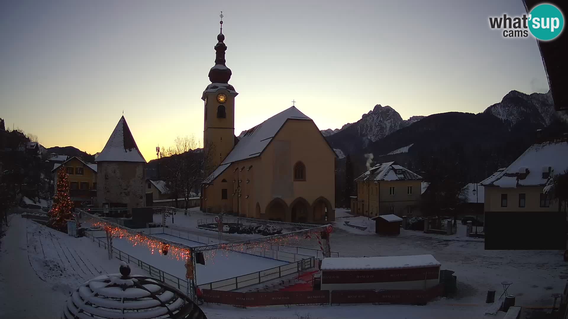 Tarvisio – plaza Unità / Iglesia SS.Pietro e Paolo Apostoli