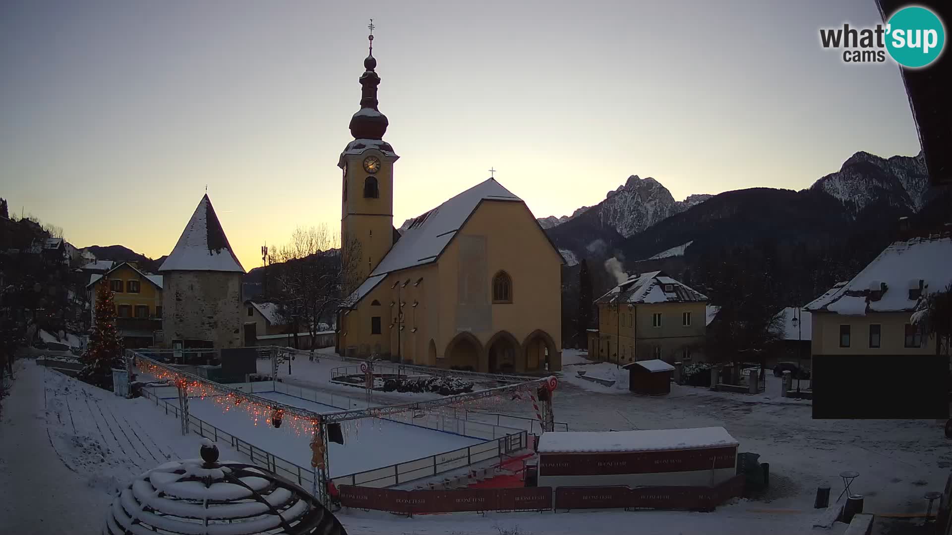 Tarvisio – plaza Unità / Iglesia SS.Pietro e Paolo Apostoli