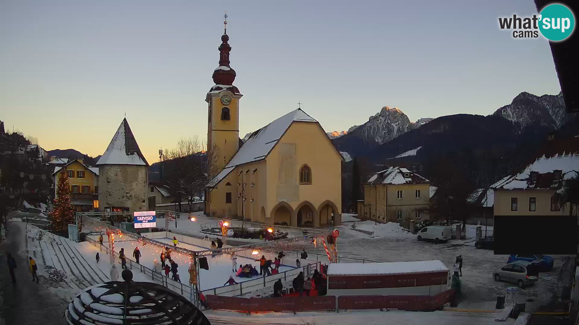 Tarvis – Platz Unità / Kirche SS.Pietro und Paolo Apostoli