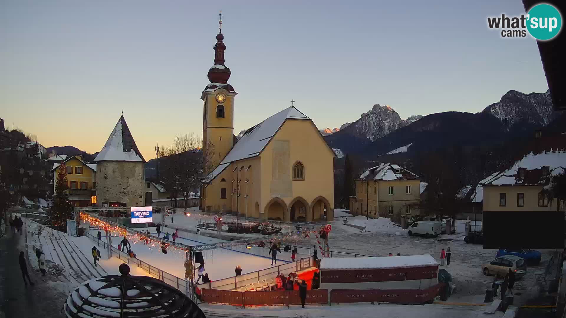 Tarvis – Platz Unità / Kirche SS.Pietro und Paolo Apostoli