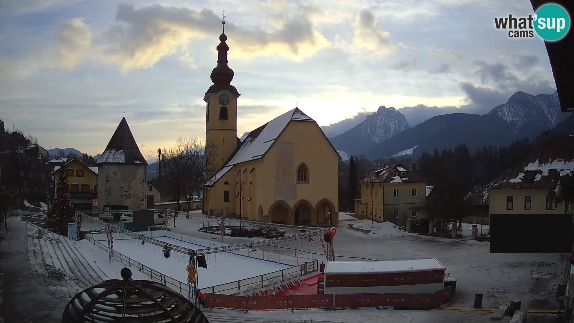 Tarvisio – plaza Unità / Iglesia SS.Pietro e Paolo Apostoli