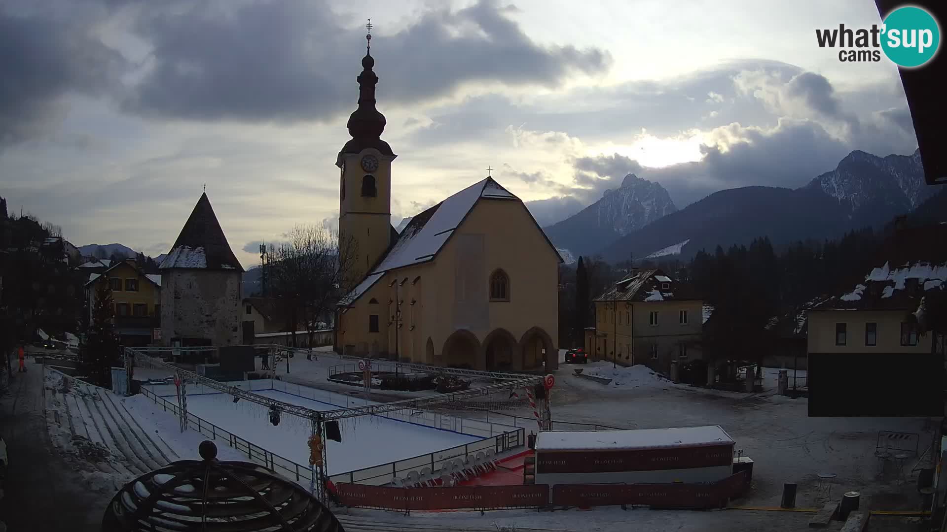 Tarvis – Platz Unità / Kirche SS.Pietro und Paolo Apostoli