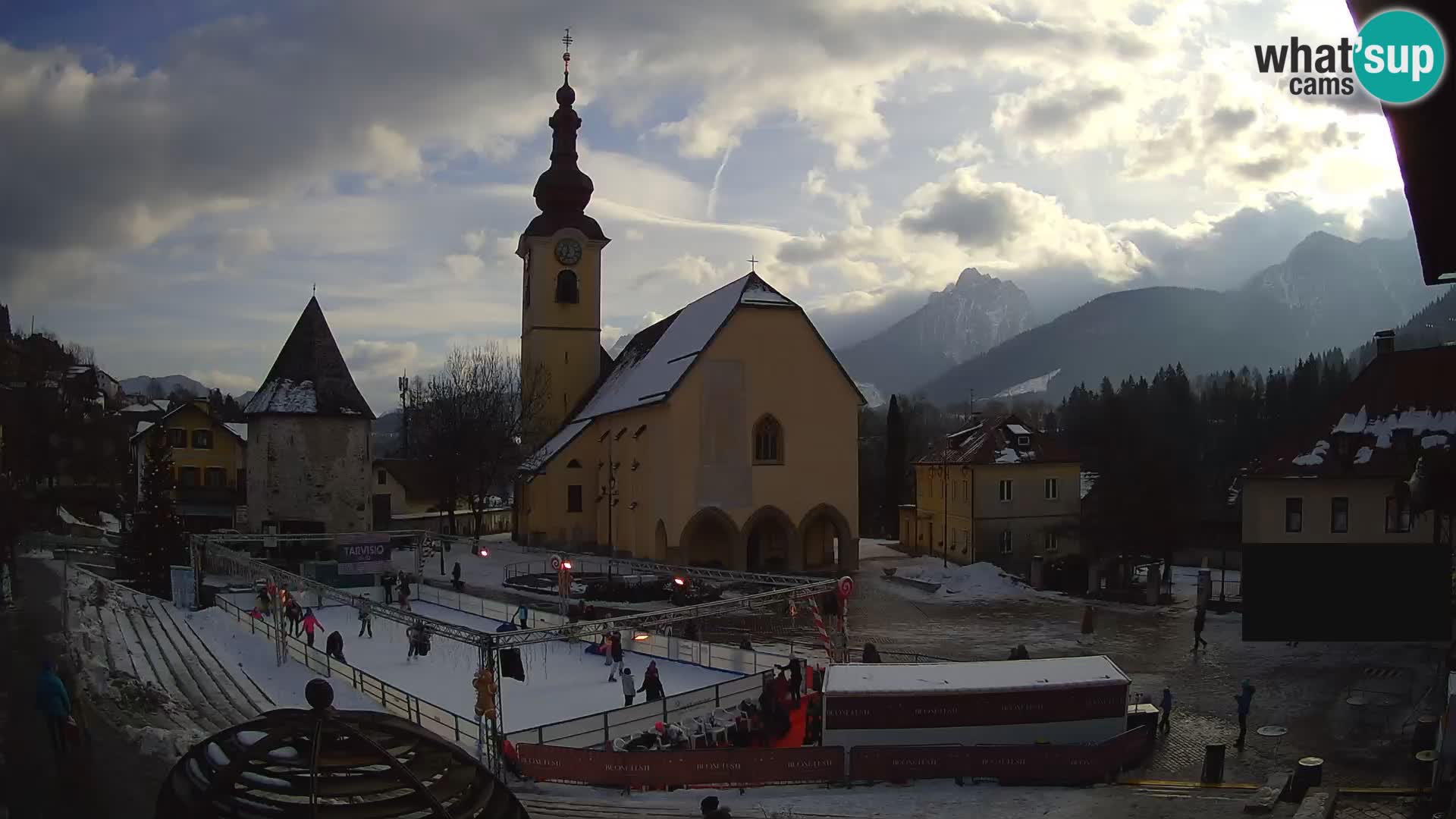 Tarvis – Platz Unità / Kirche SS.Pietro und Paolo Apostoli