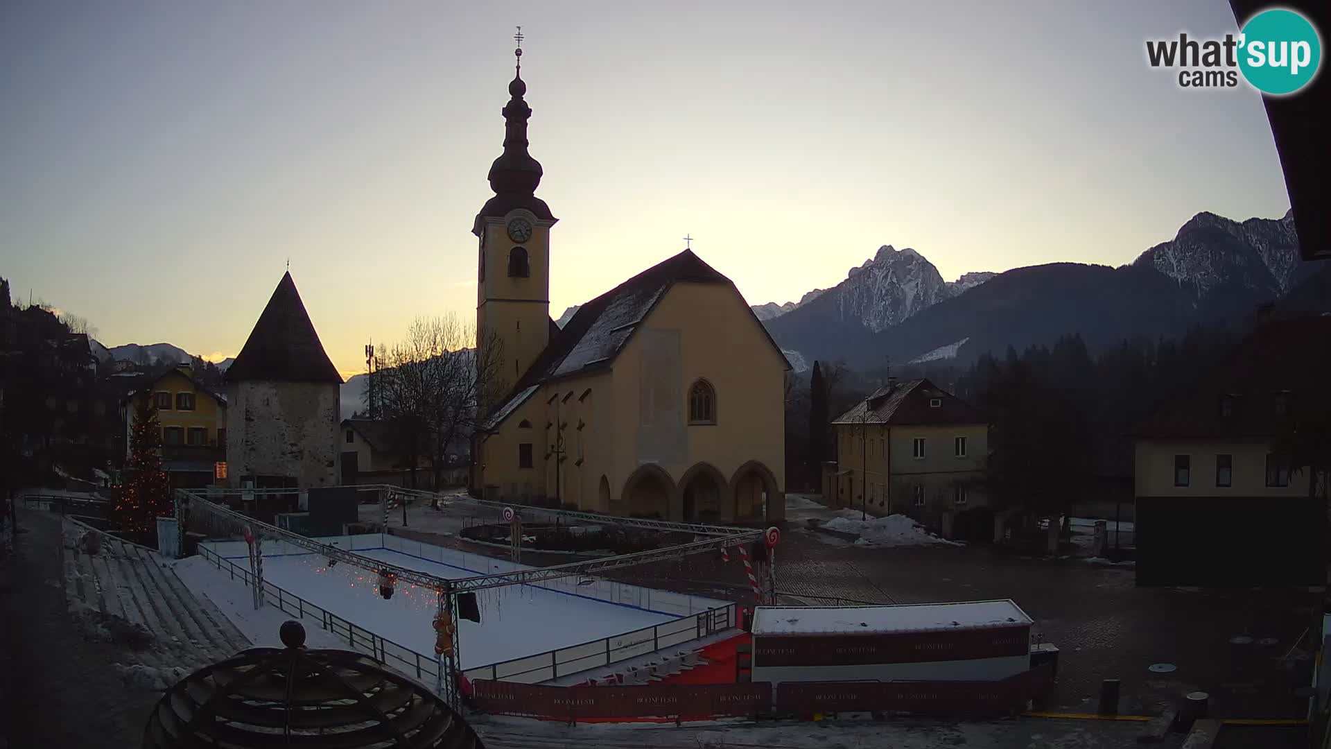 Tarvis – Platz Unità / Kirche SS.Pietro und Paolo Apostoli