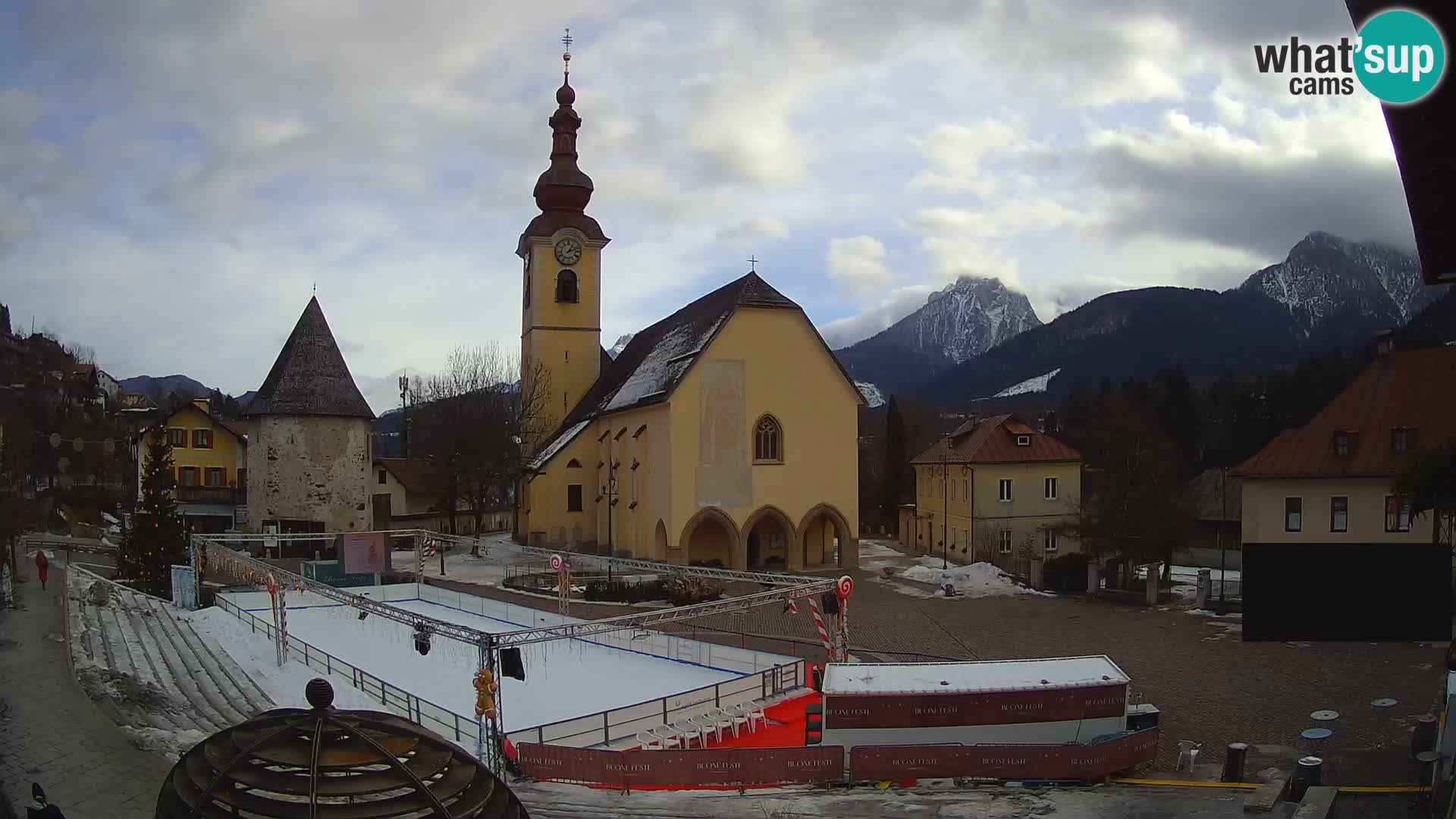 Tarvis – Platz Unità / Kirche SS.Pietro und Paolo Apostoli