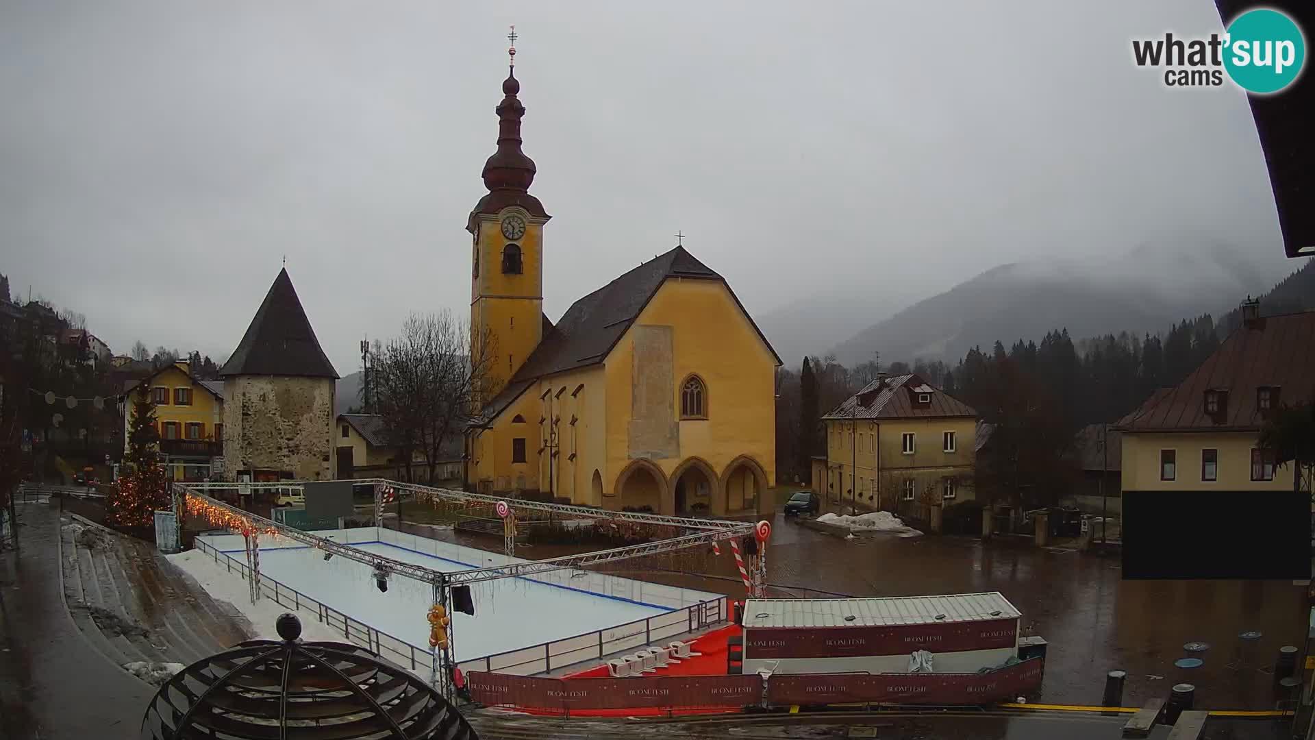 Tarvis – Platz Unità / Kirche SS.Pietro und Paolo Apostoli