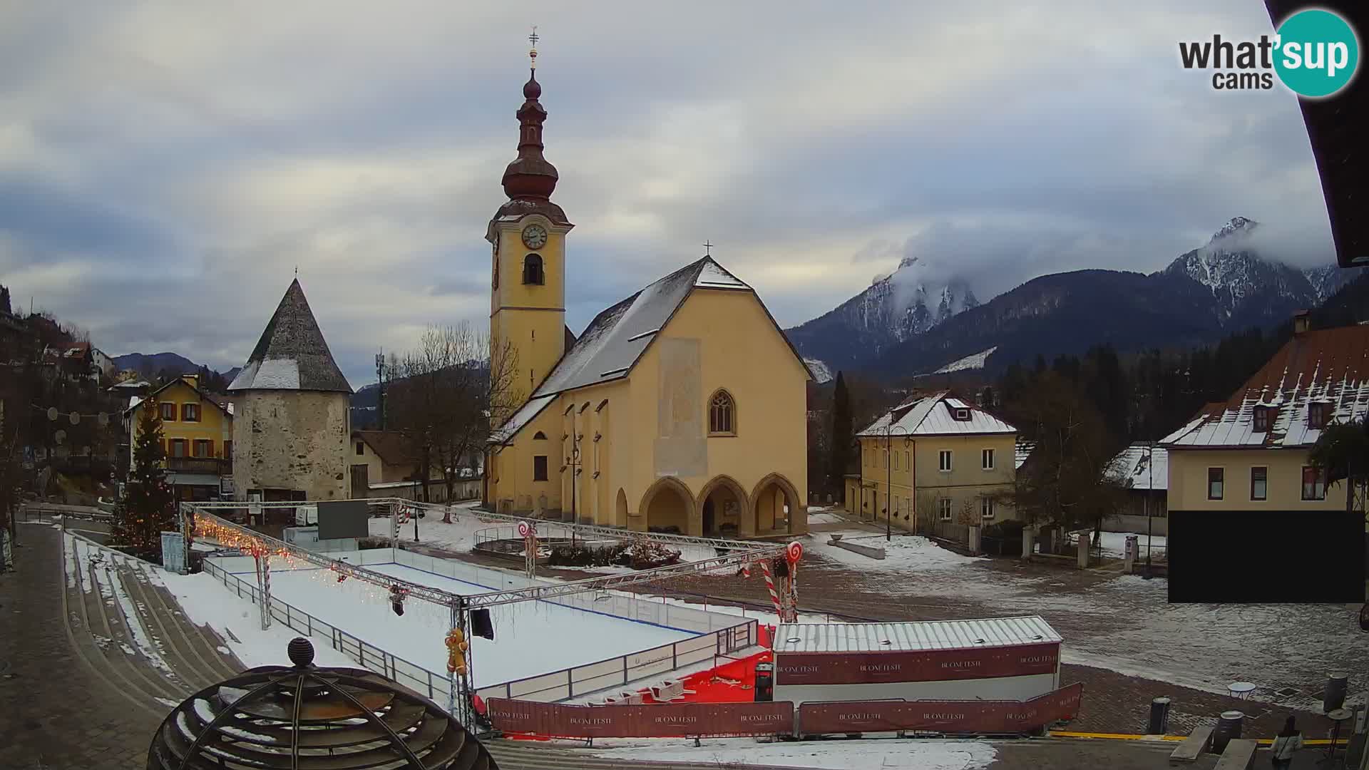 Tarvisio – plaza Unità / Iglesia SS.Pietro e Paolo Apostoli