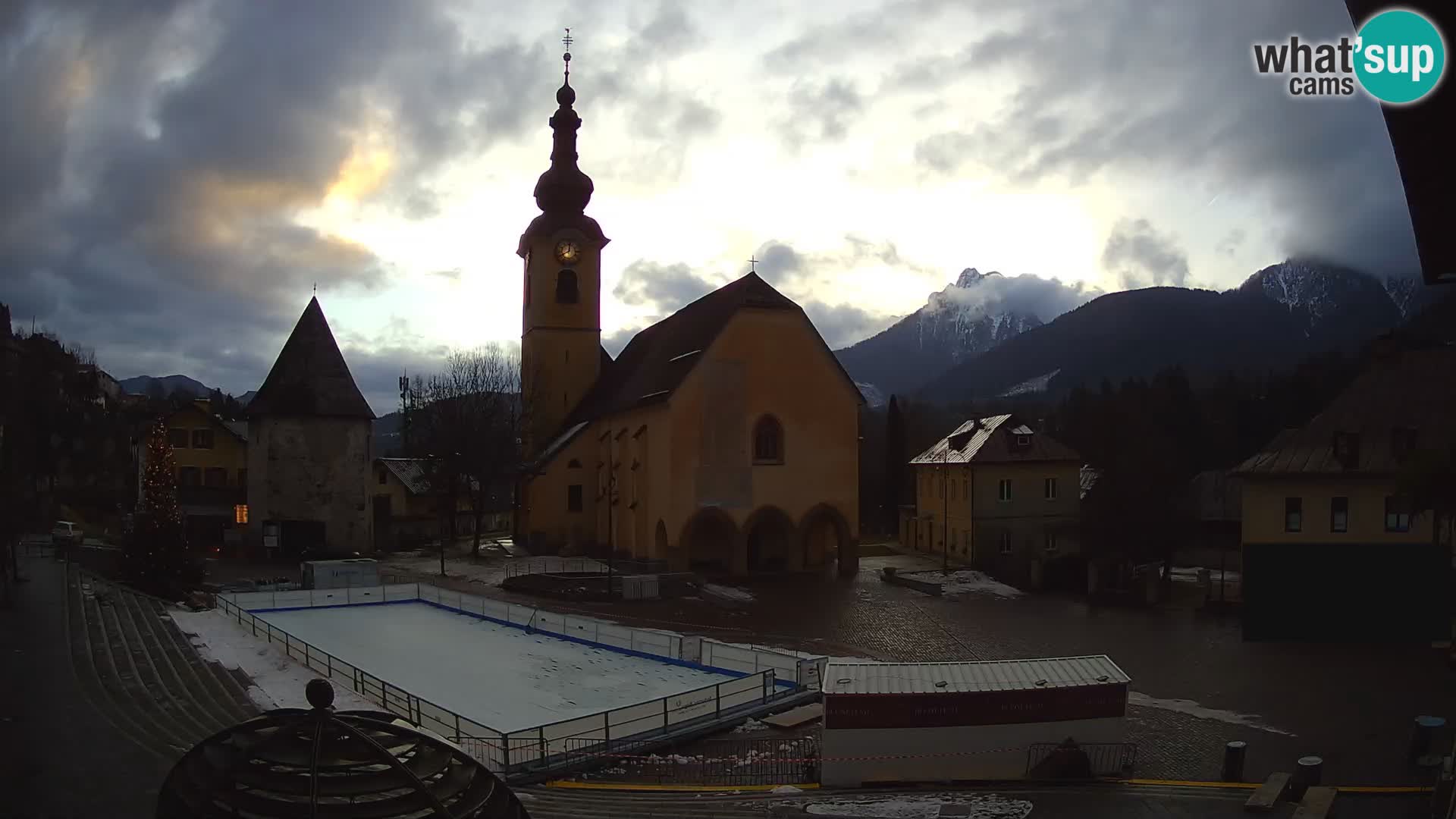 Tarvisio – plaza Unità / Iglesia SS.Pietro e Paolo Apostoli