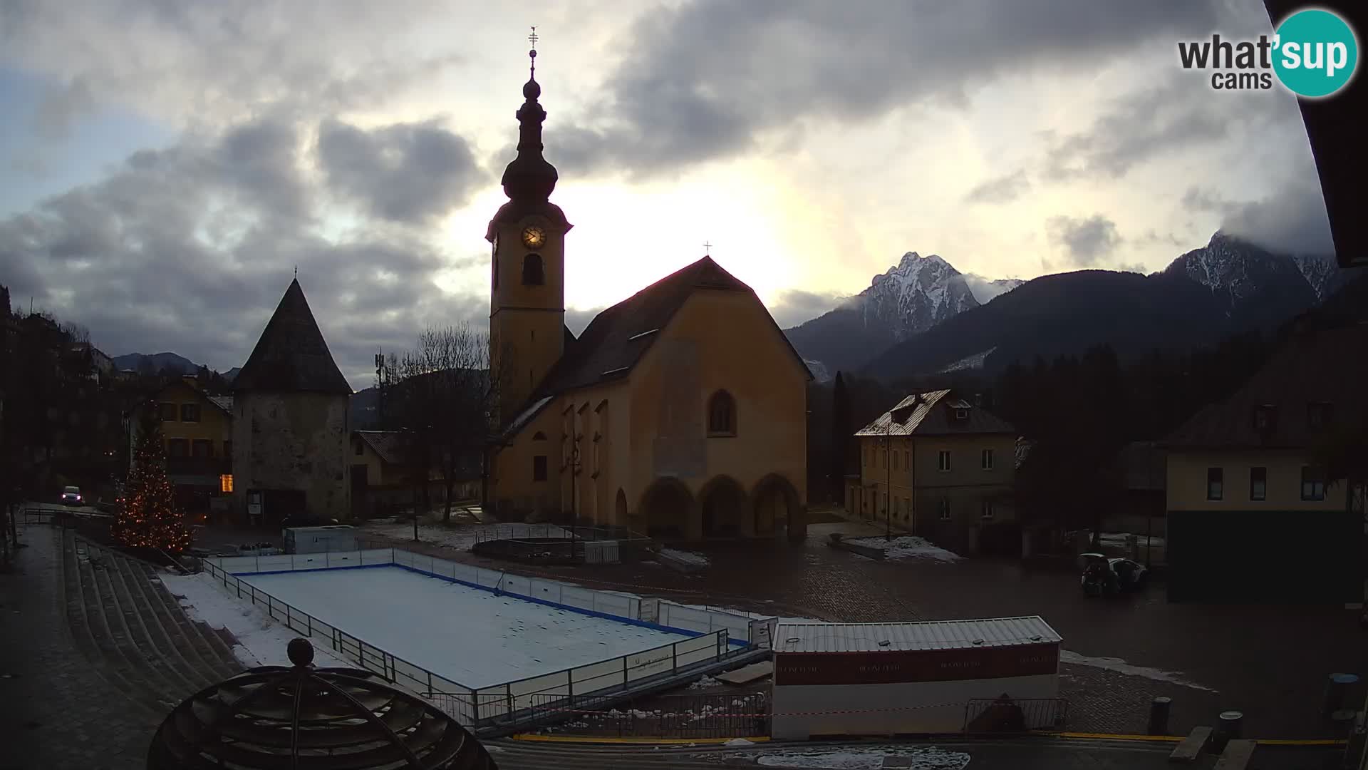 Tarvis – Platz Unità / Kirche SS.Pietro und Paolo Apostoli