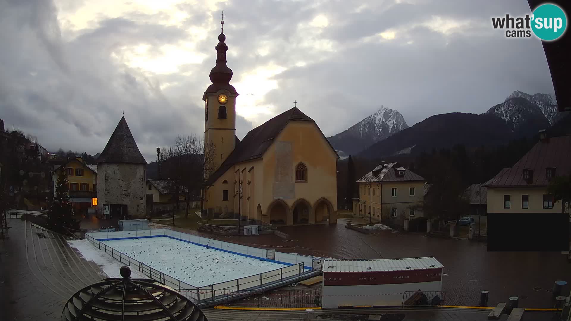 Tarvisio – plaza Unità / Iglesia SS.Pietro e Paolo Apostoli