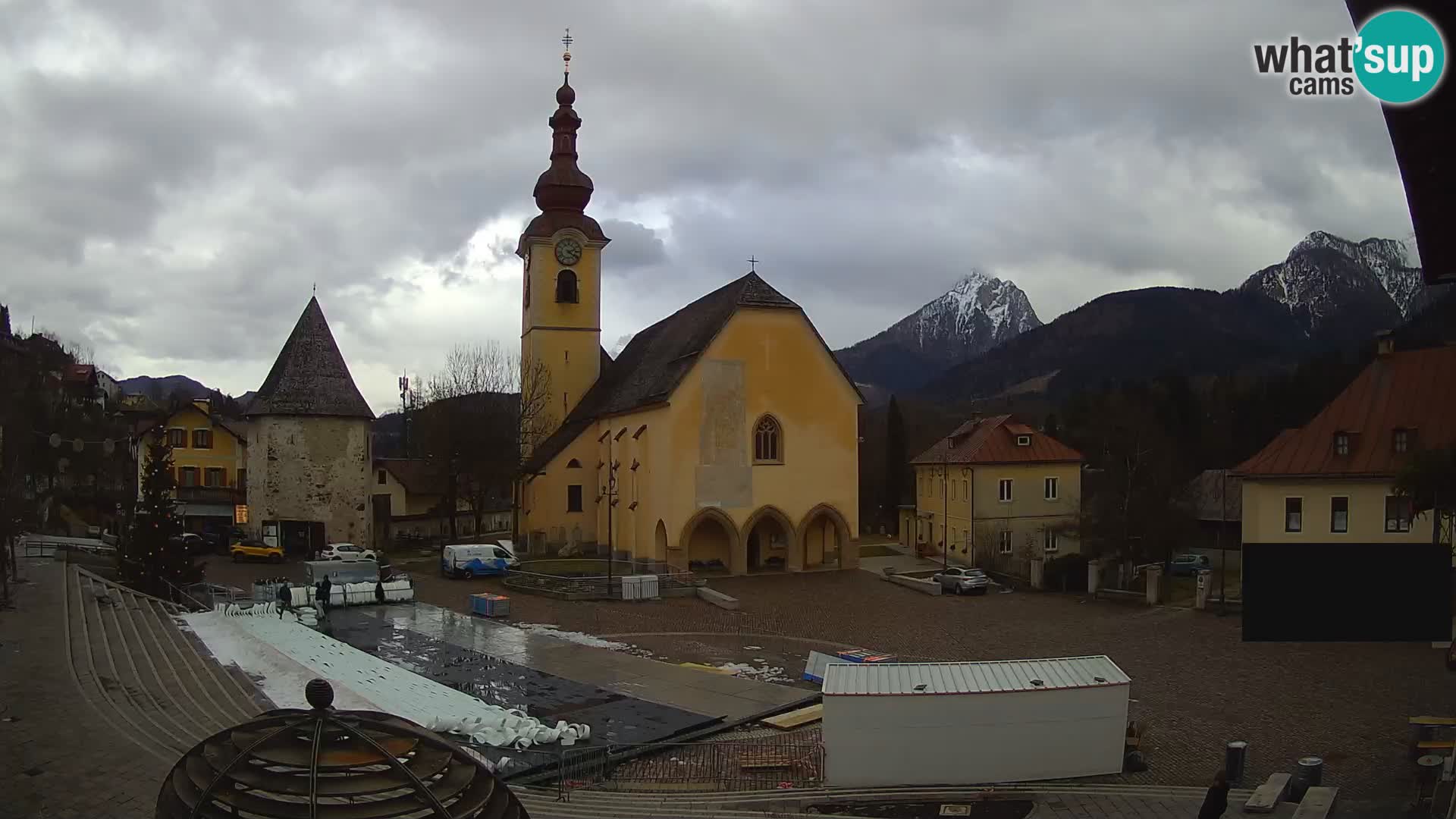 Tarvisio – carré Unità / église SS.Pietro e Paolo Apostoli