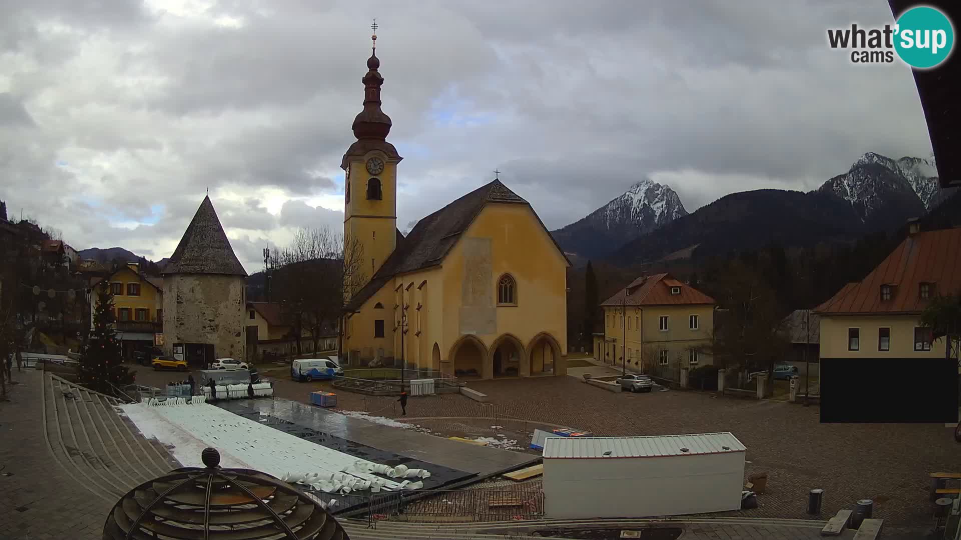 Tarvisio – plaza Unità / Iglesia SS.Pietro e Paolo Apostoli