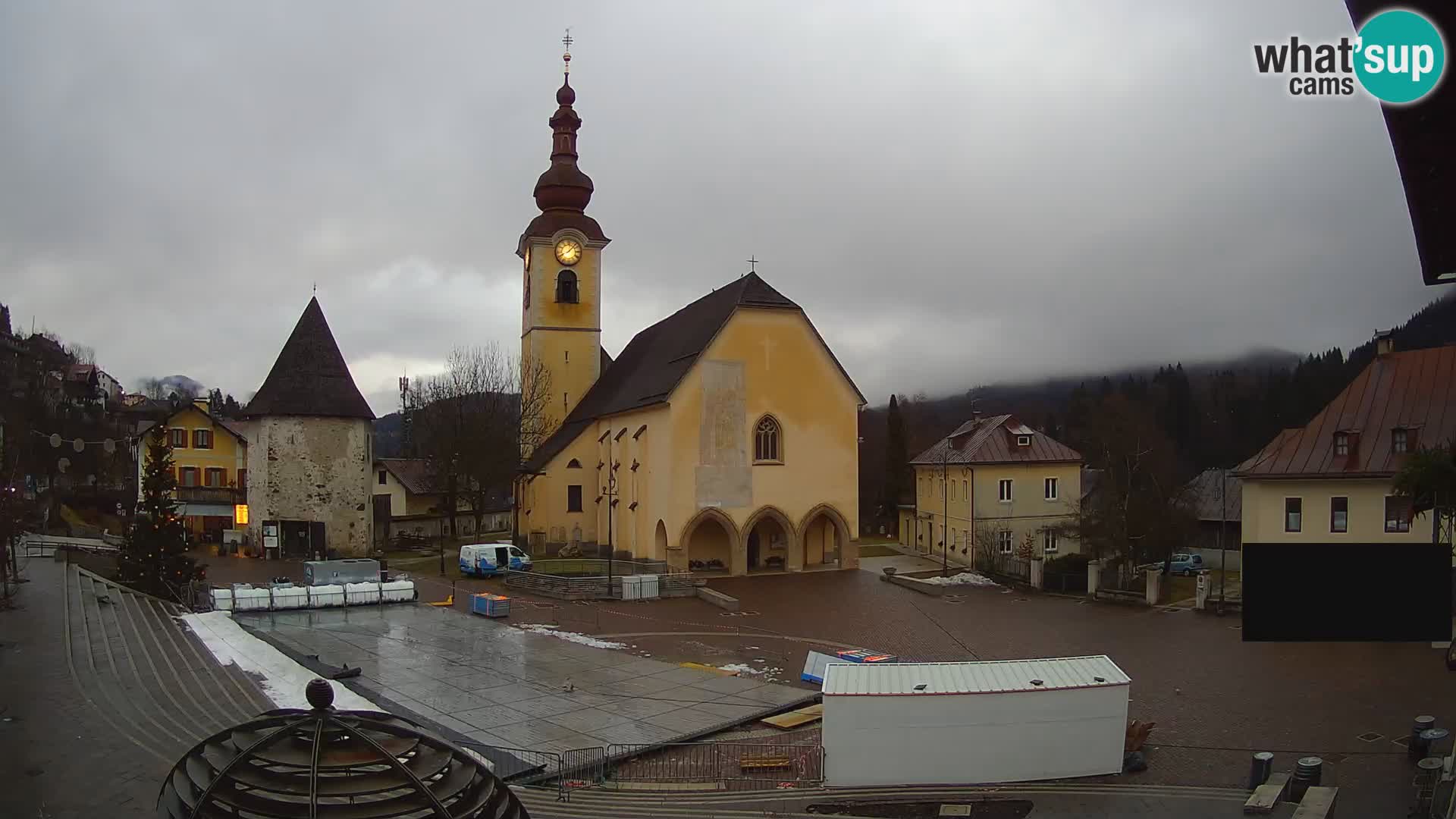 Tarvis – Platz Unità / Kirche SS.Pietro und Paolo Apostoli