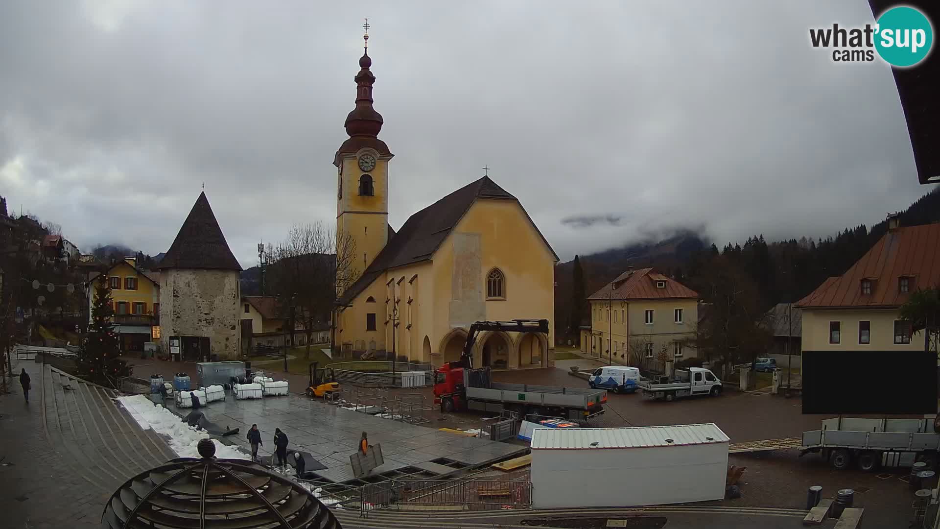 Tarvis – Platz Unità / Kirche SS.Pietro und Paolo Apostoli