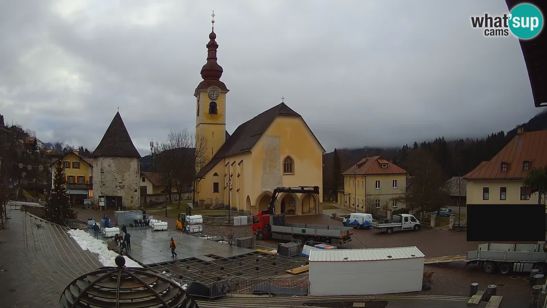 Tarvis – Platz Unità / Kirche SS.Pietro und Paolo Apostoli