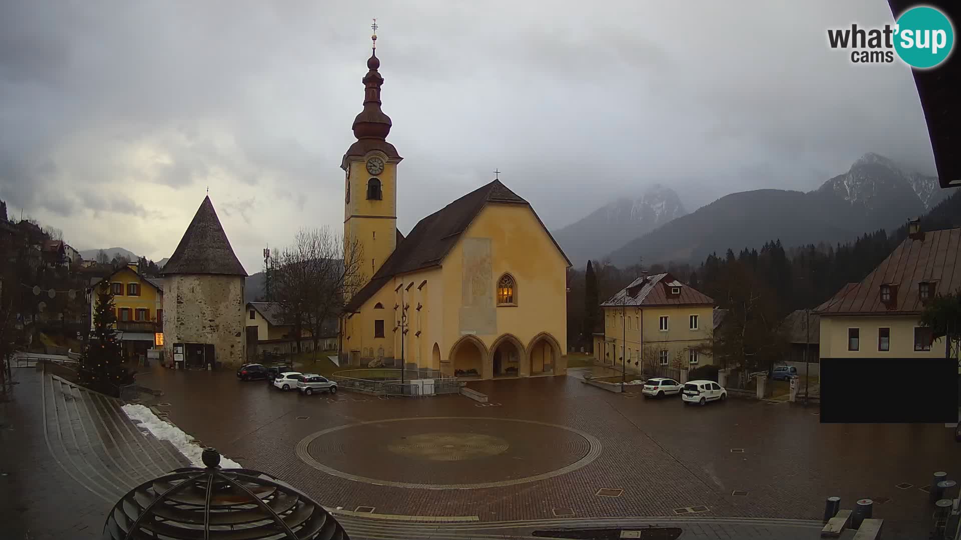 Tarvis – Platz Unità / Kirche SS.Pietro und Paolo Apostoli