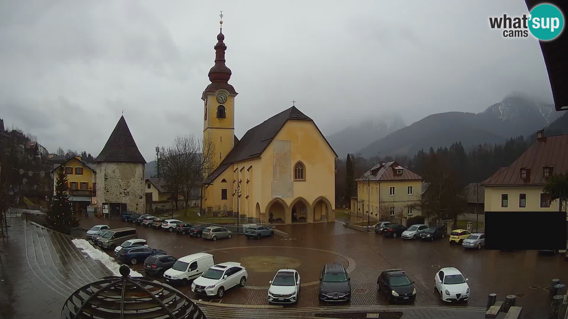 Tarvis – Platz Unità / Kirche SS.Pietro und Paolo Apostoli