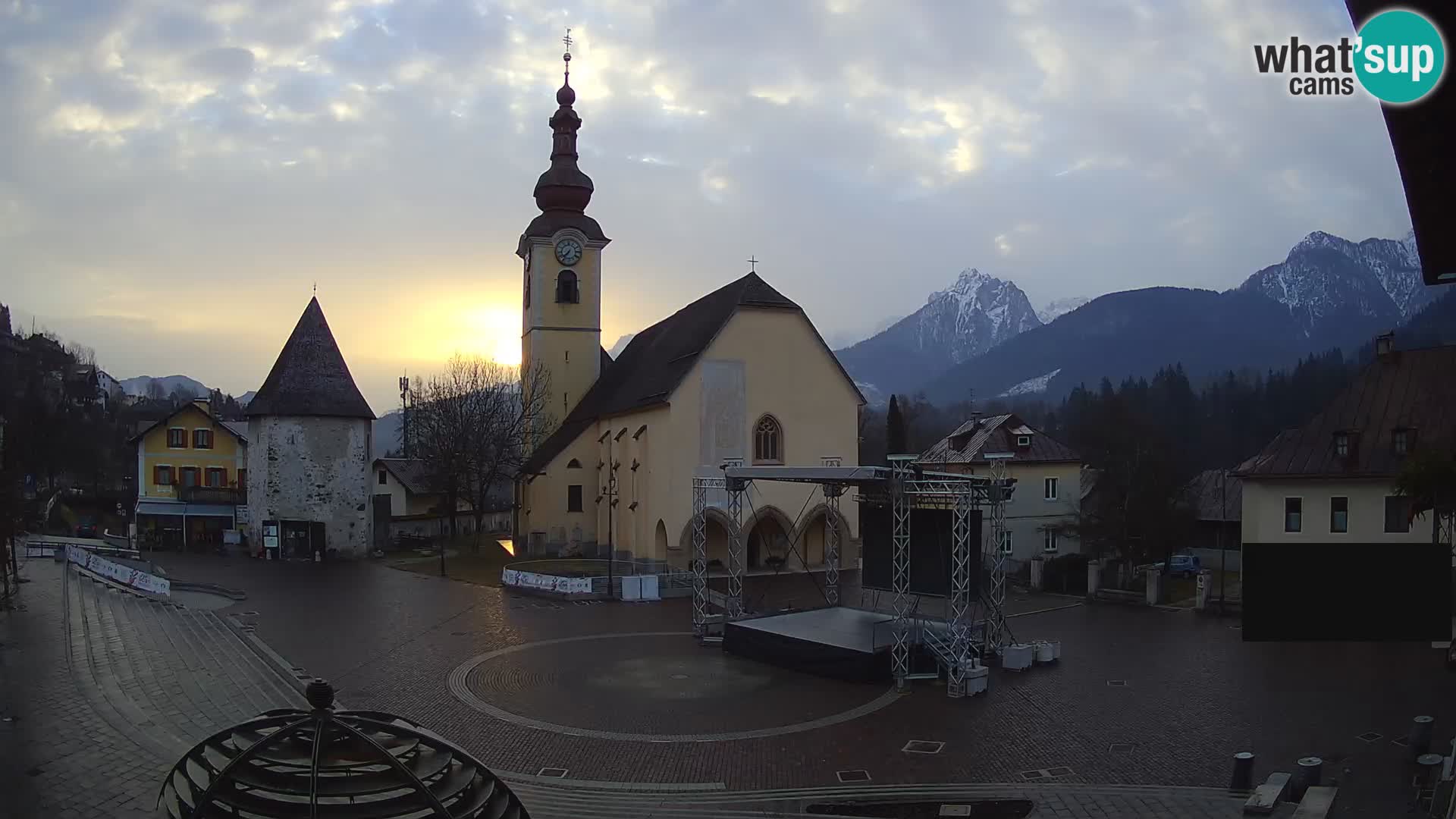 Tarvis – Platz Unità / Kirche SS.Pietro und Paolo Apostoli