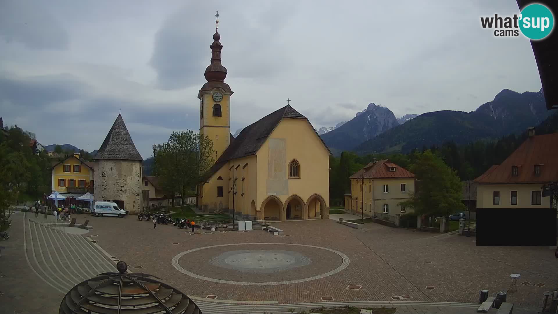 Tarvis – Platz Unità / Kirche SS.Pietro und Paolo Apostoli