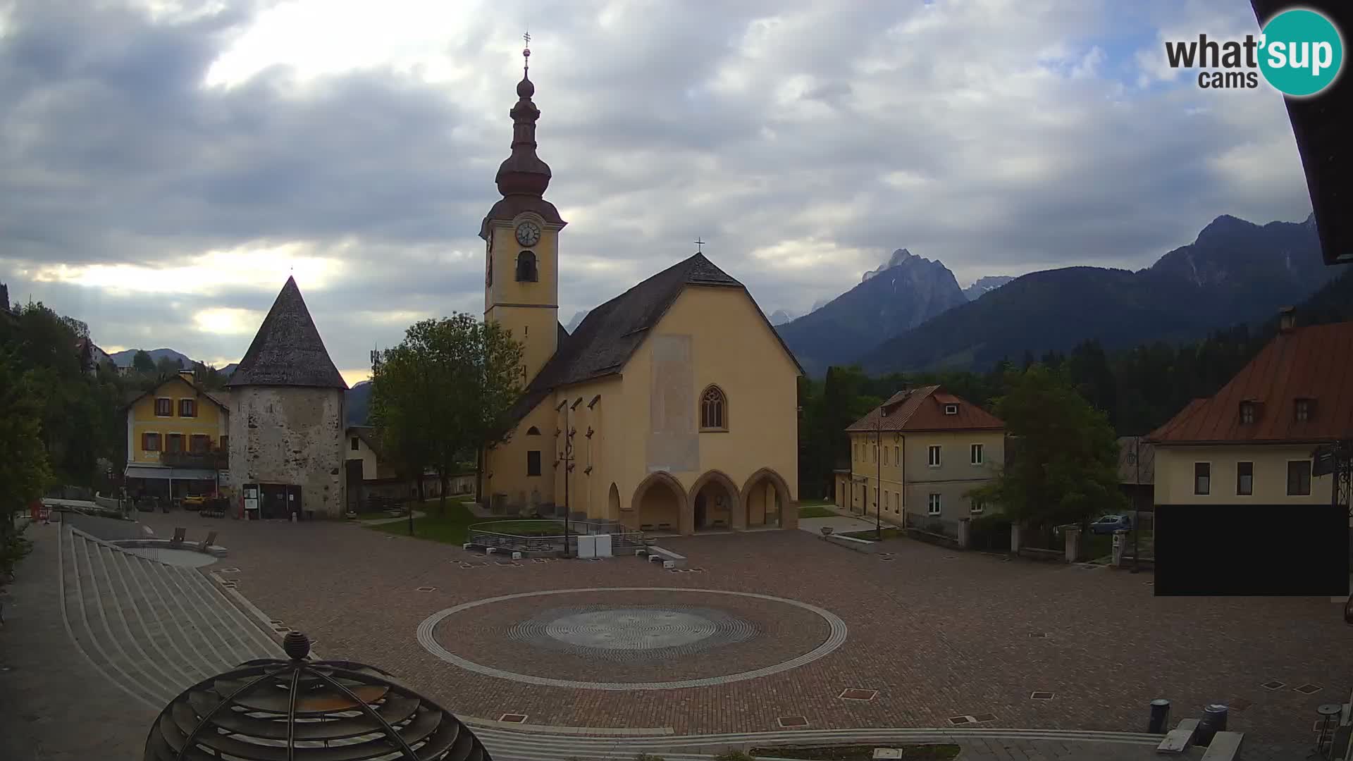 Tarvisio – plaza Unità / Iglesia SS.Pietro e Paolo Apostoli