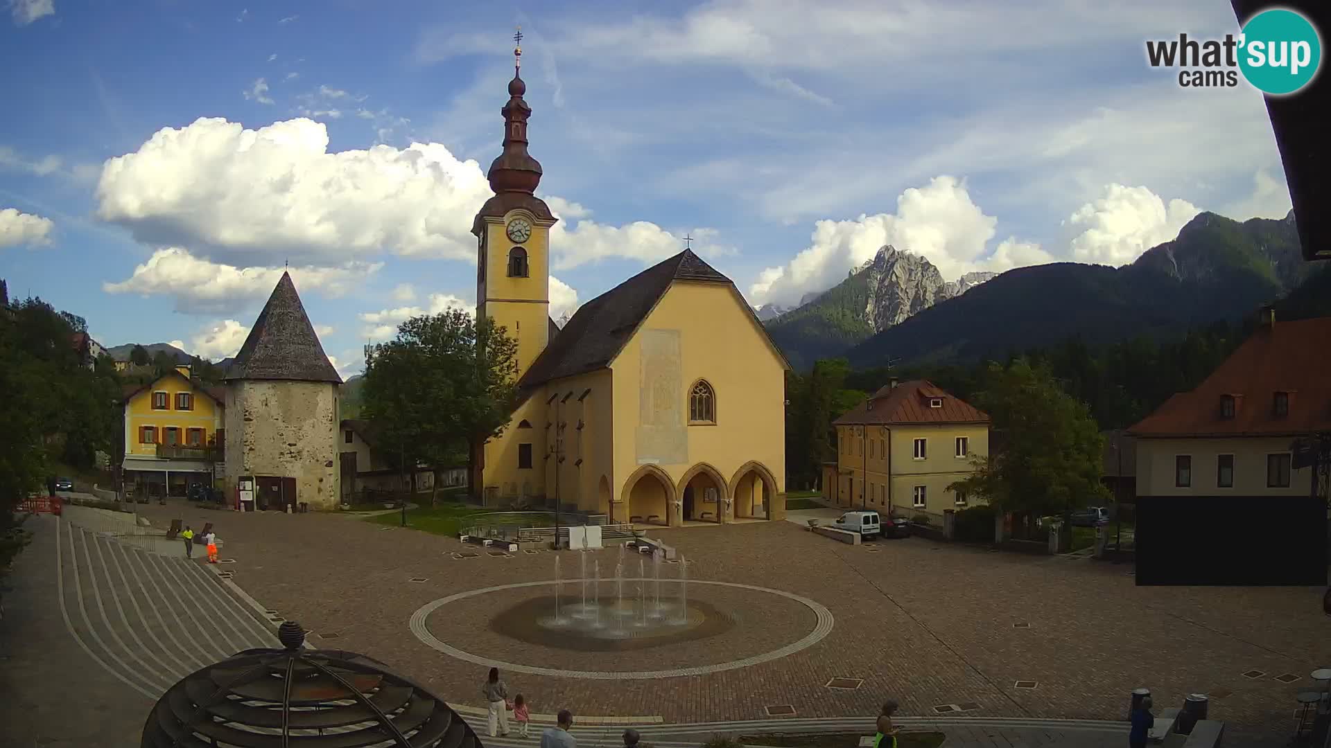 Tarvisio – plaza Unità / Iglesia SS.Pietro e Paolo Apostoli