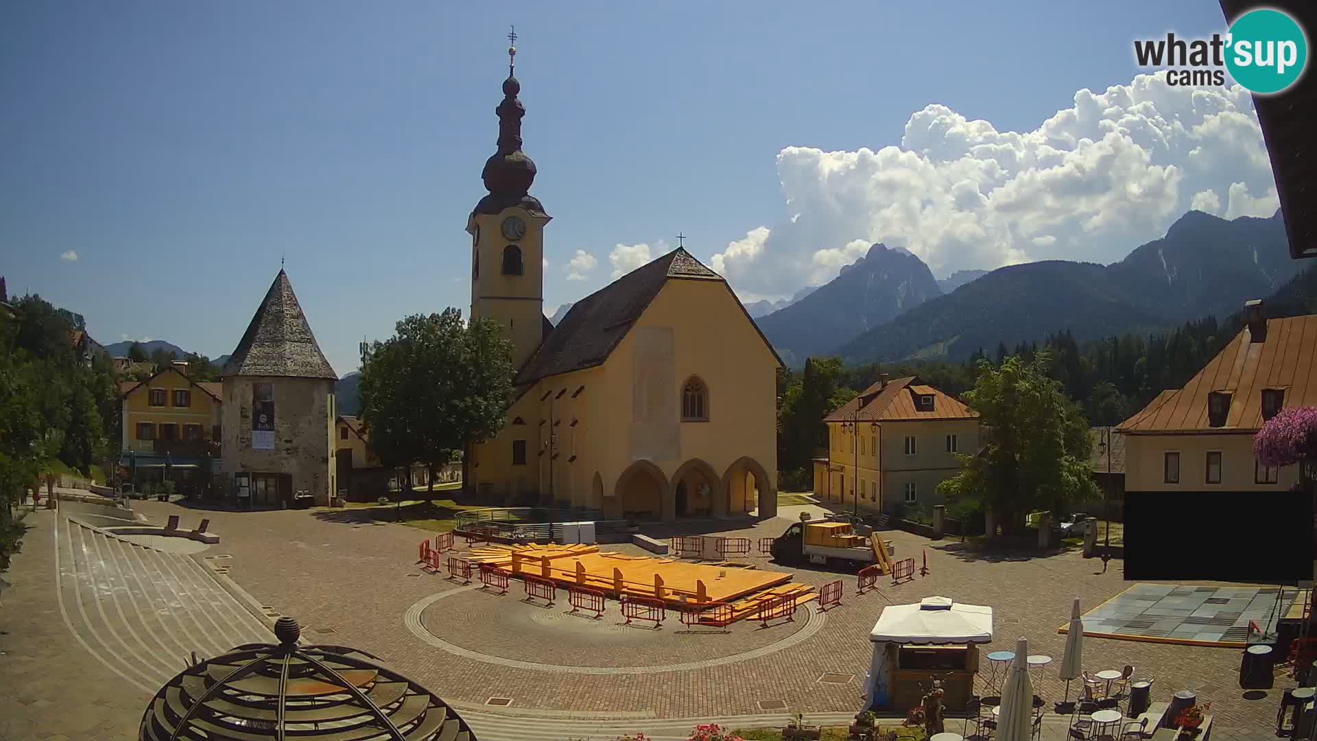 Tarvis – Platz Unità / Kirche SS.Pietro und Paolo Apostoli