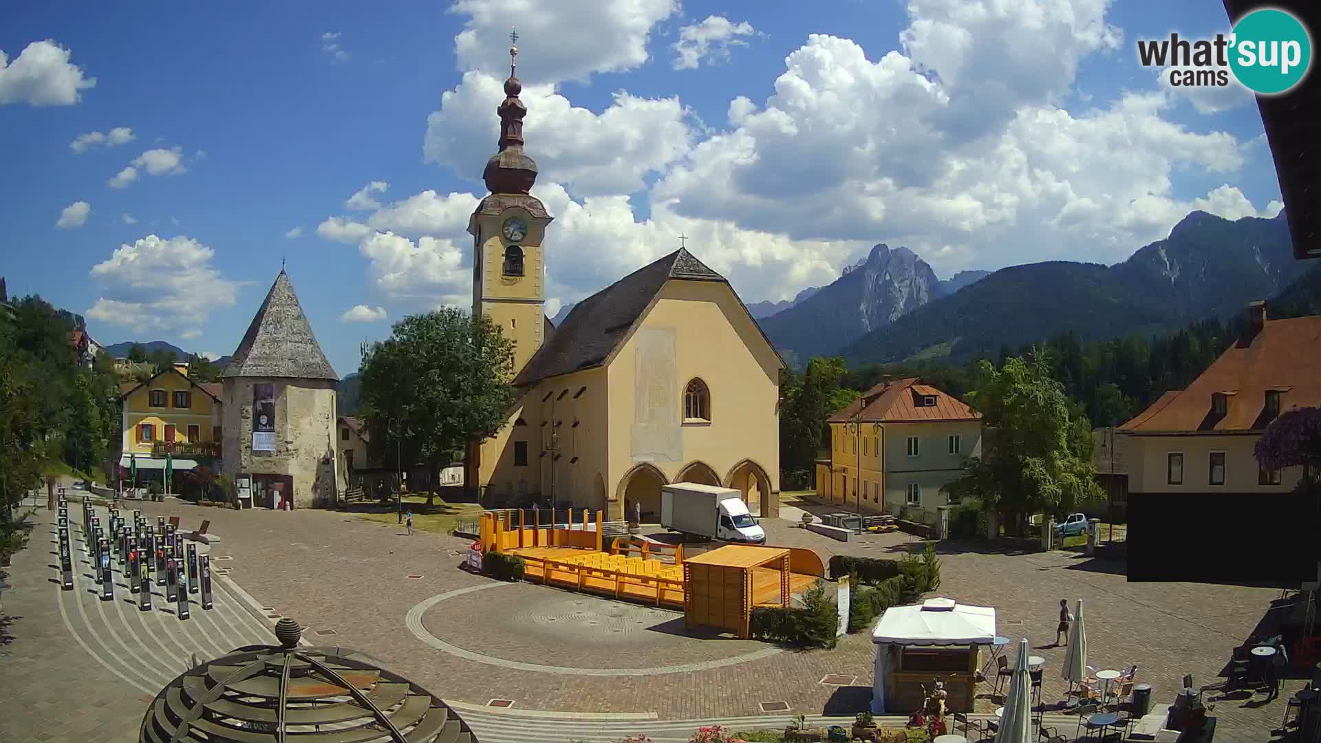 Tarvis – Platz Unità / Kirche SS.Pietro und Paolo Apostoli