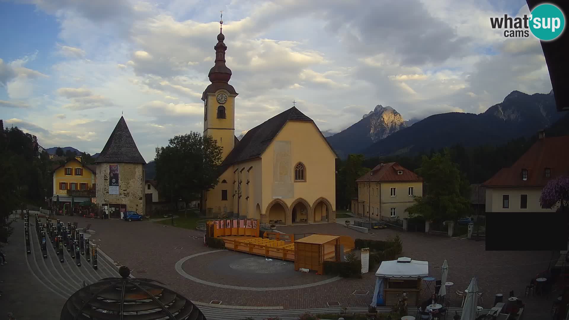 Tarvisio – plaza Unità / Iglesia SS.Pietro e Paolo Apostoli