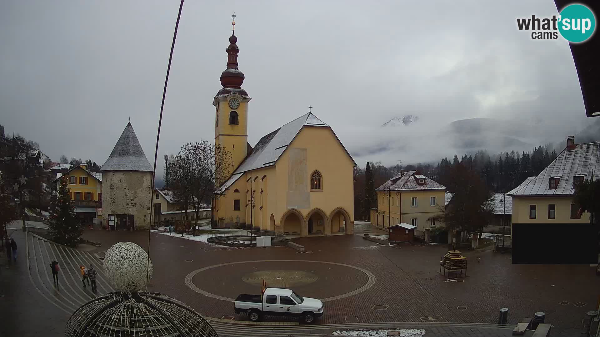 Tarvis – Platz Unità / Kirche SS.Pietro und Paolo Apostoli