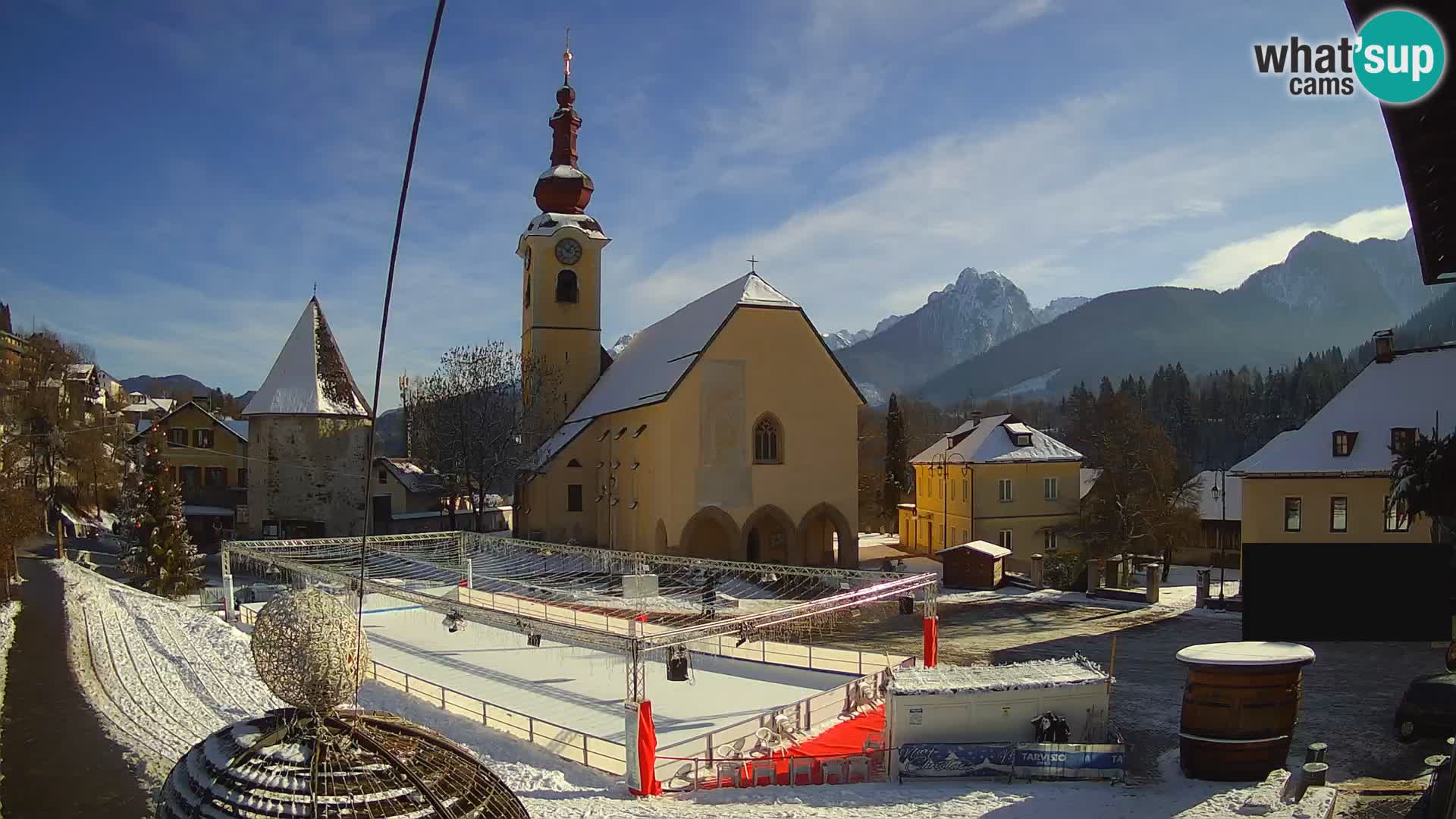 Trbiž – trg Unità / cerkev SS.Pietro in Paolo Apostoli